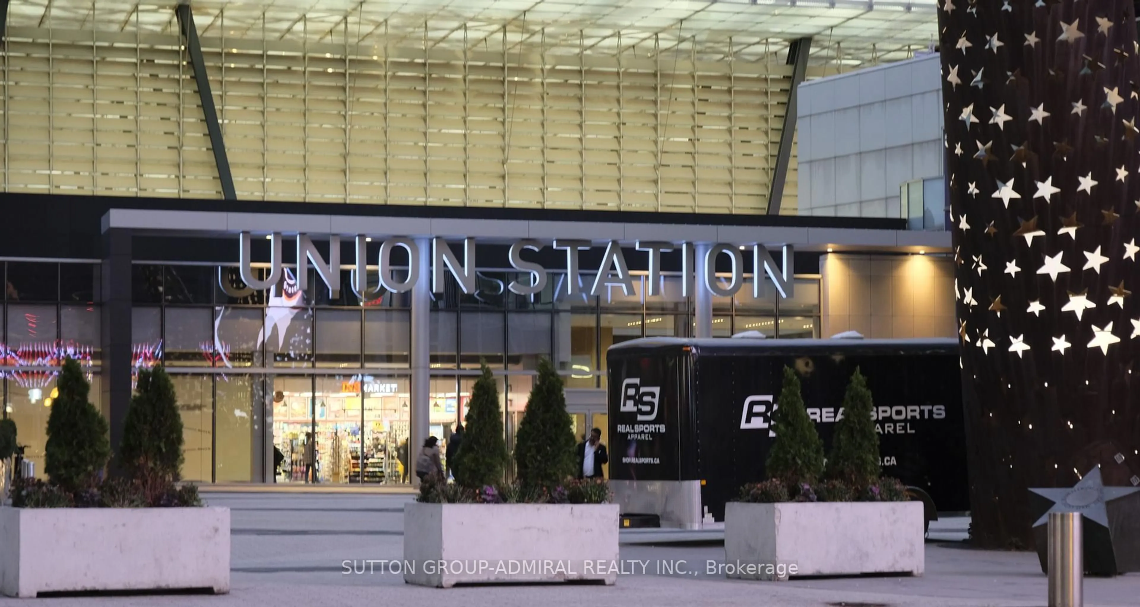 Indoor foyer for 12 York St #4908, Toronto Ontario M5J 0A9