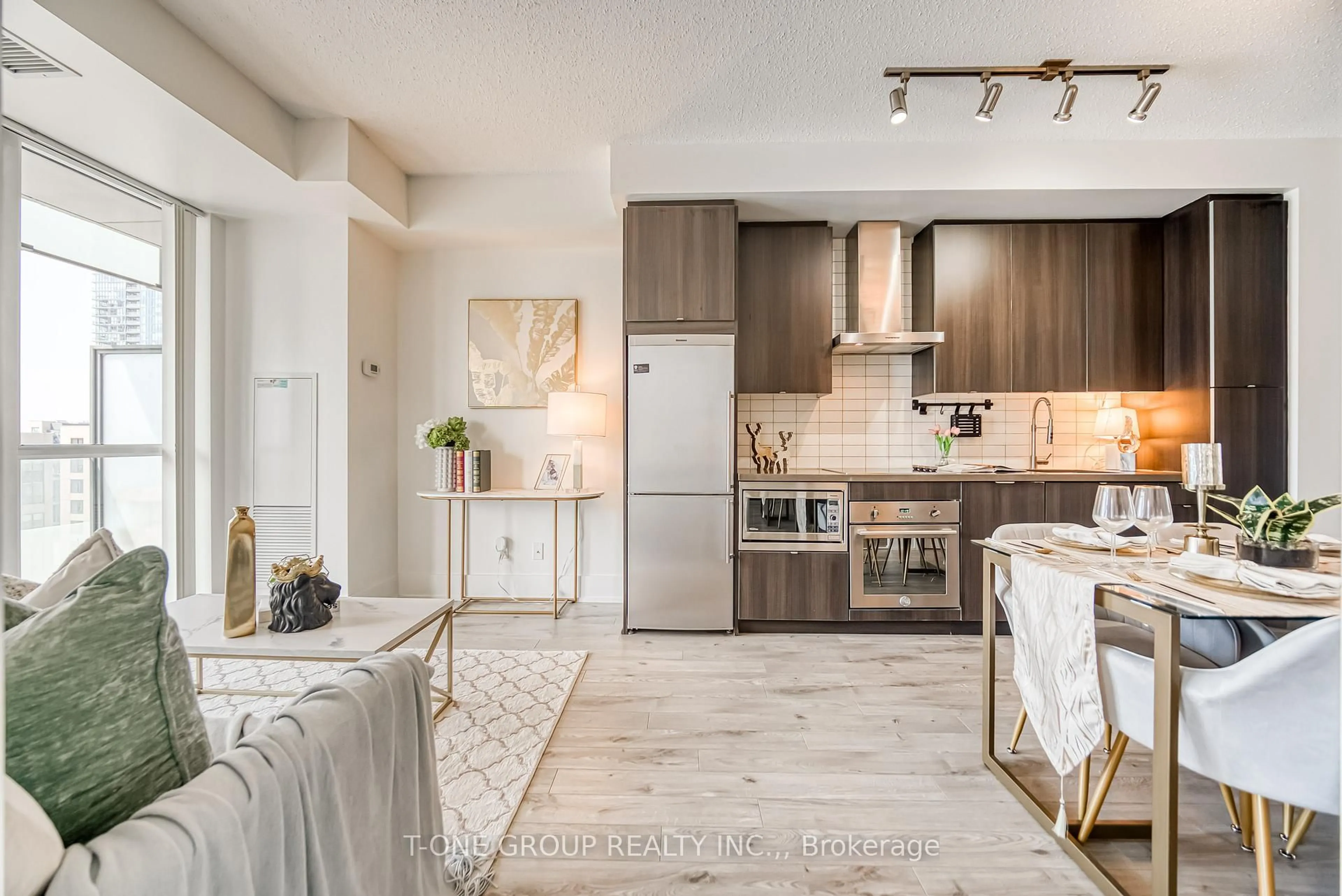 Open concept kitchen, ceramic/tile floor for 300 Front St #2001, Toronto Ontario M5V 0E9
