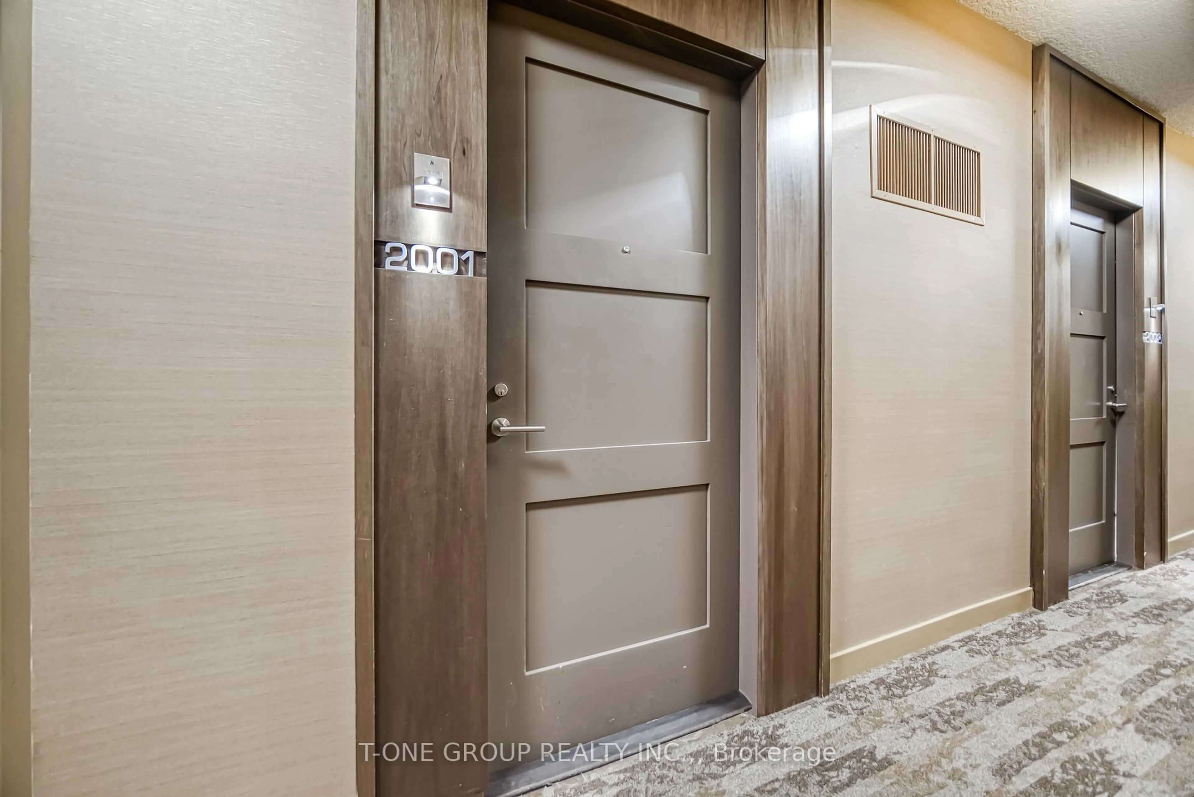 Indoor entryway for 300 Front St #2001, Toronto Ontario M5V 0E9