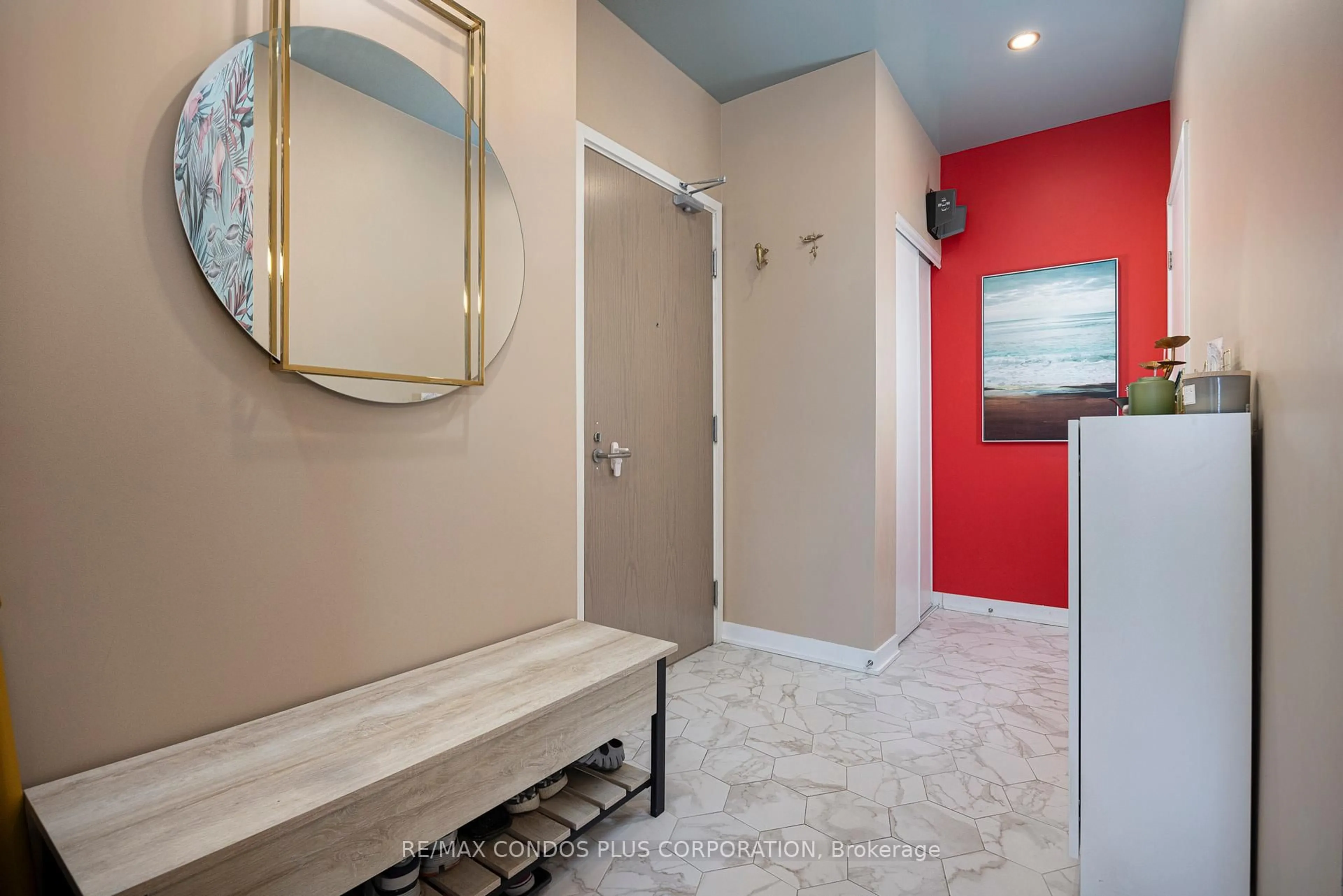 Indoor entryway for 125 Blue Jays Way #5303, Toronto Ontario M5V 0N5