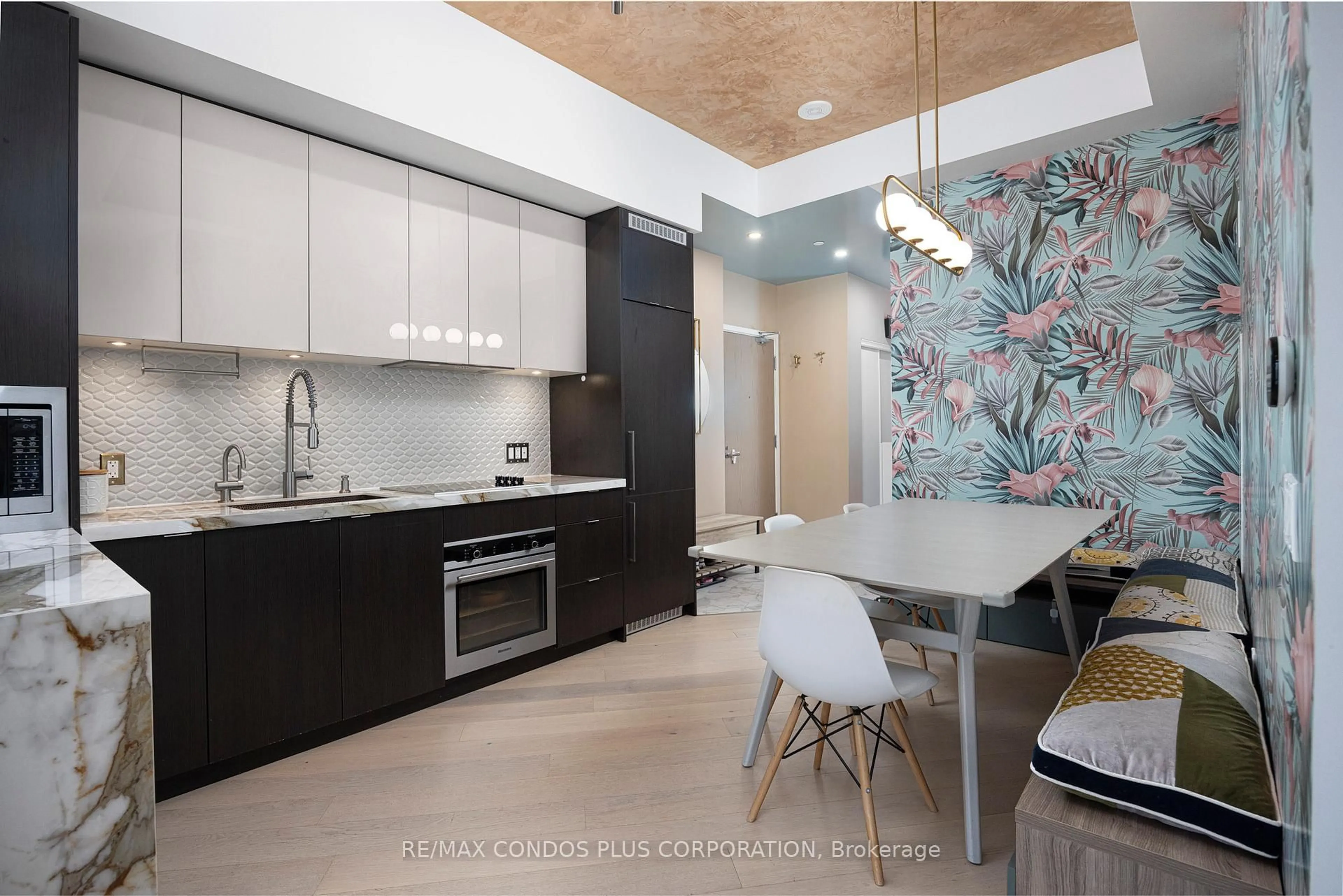 Contemporary kitchen, ceramic/tile floor for 125 Blue Jays Way #5303, Toronto Ontario M5V 0N5