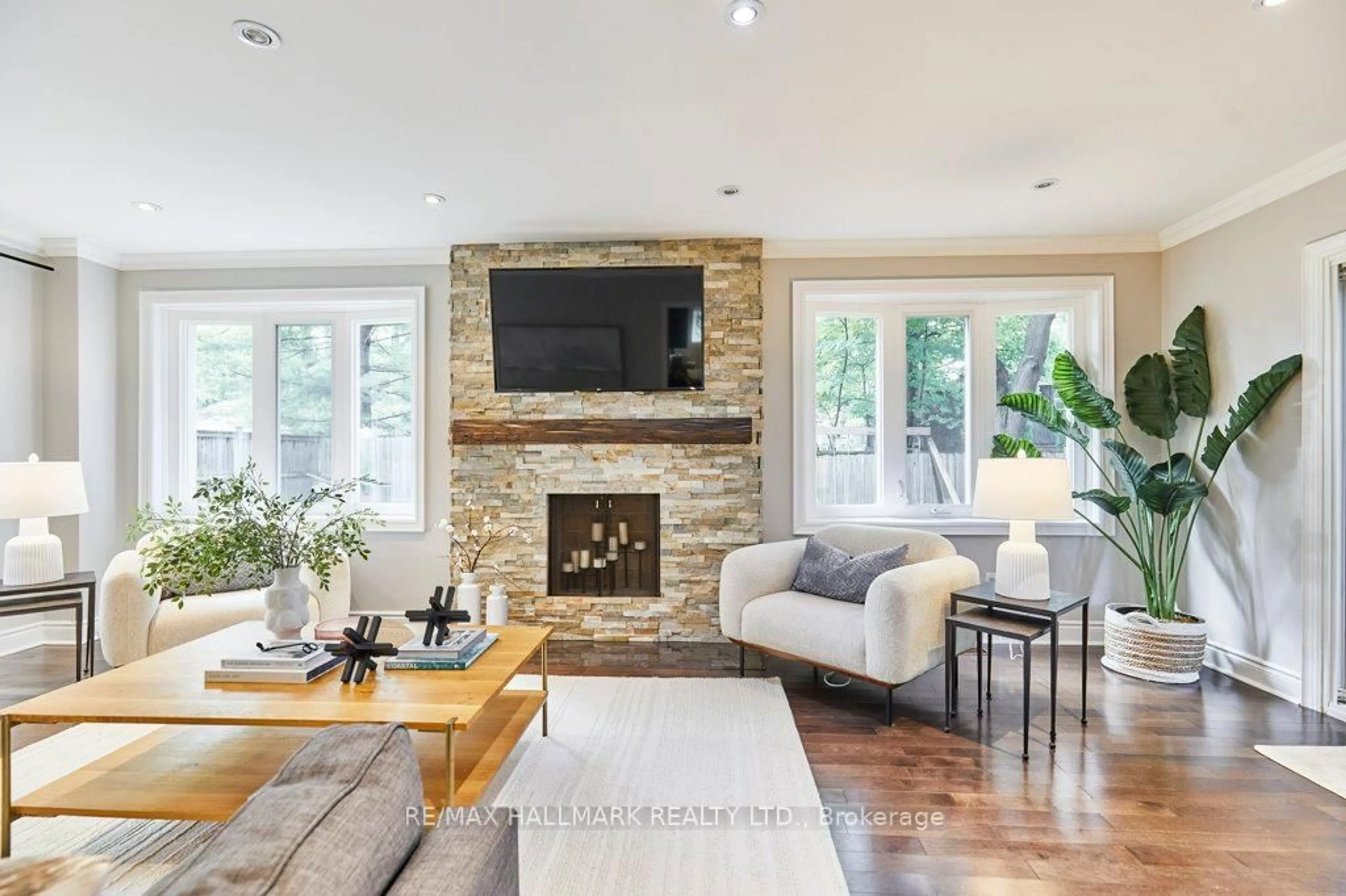 Living room with furniture, unknown for 10 Glentworth Rd, Toronto Ontario M2J 2E6