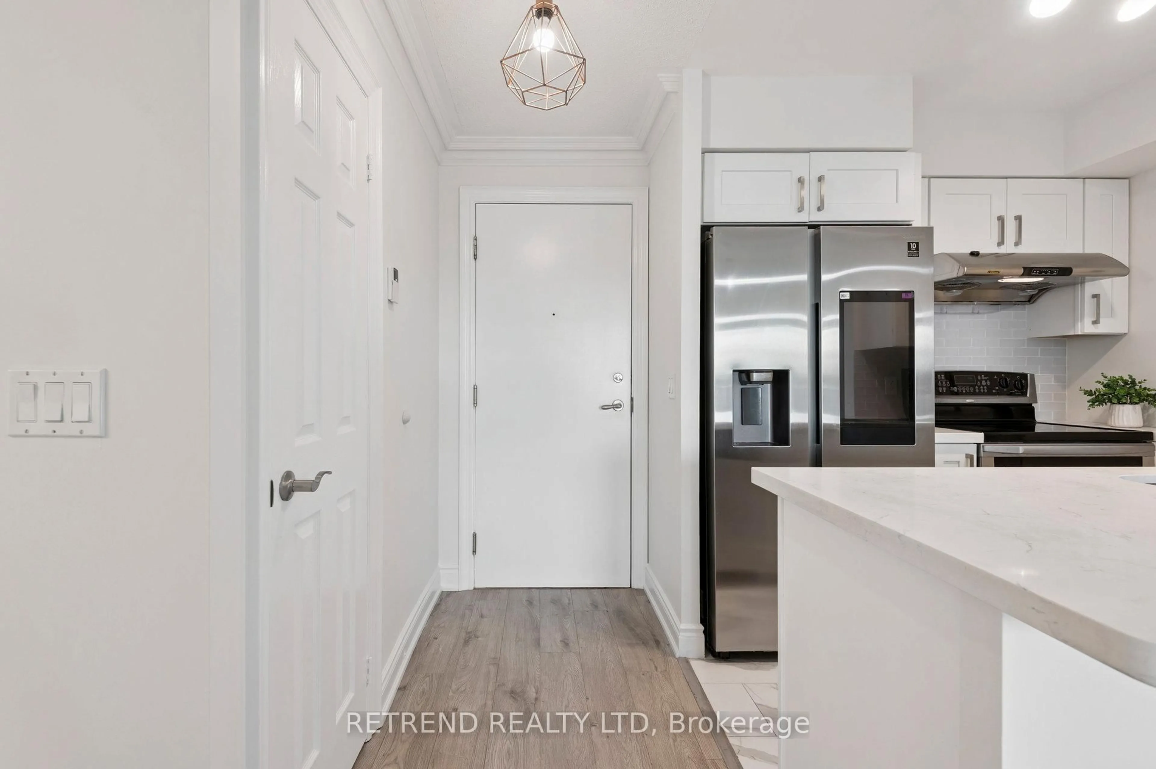 Indoor entryway for 15 Greenview Ave #411, Toronto Ontario M2M 4M7