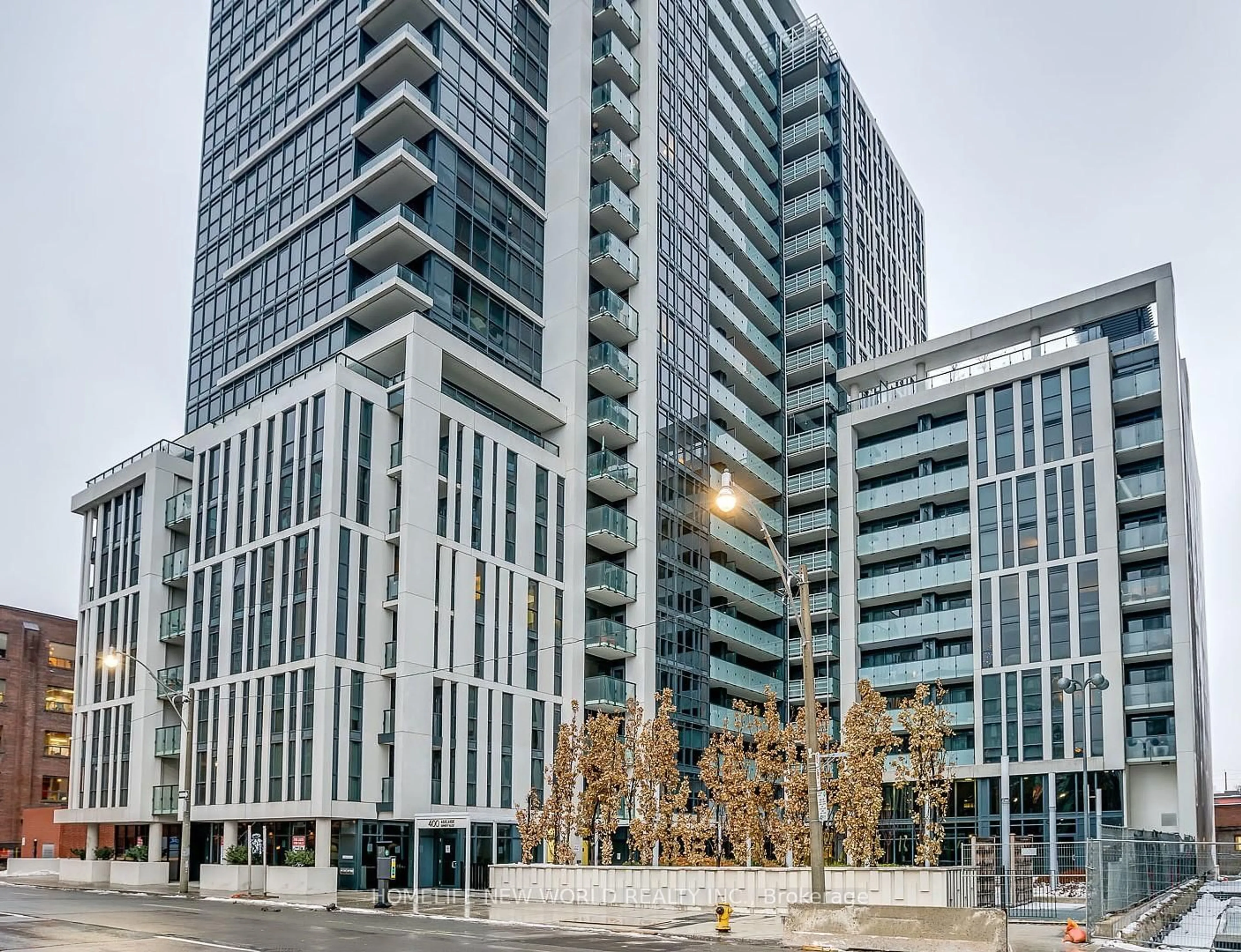 Indoor foyer for 400 Adelaide St #815, Toronto Ontario M5A 4S3