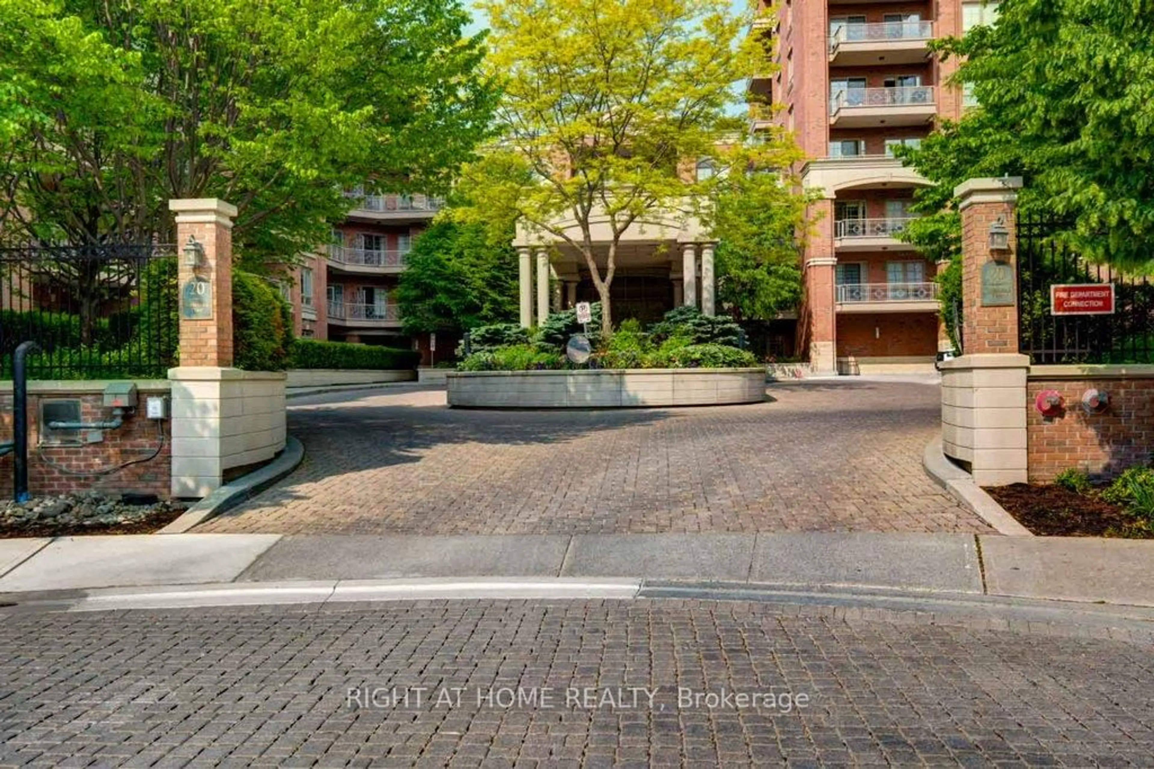 Patio, street for 20 Burkebrook Pl #216, Toronto Ontario M4G 0A1