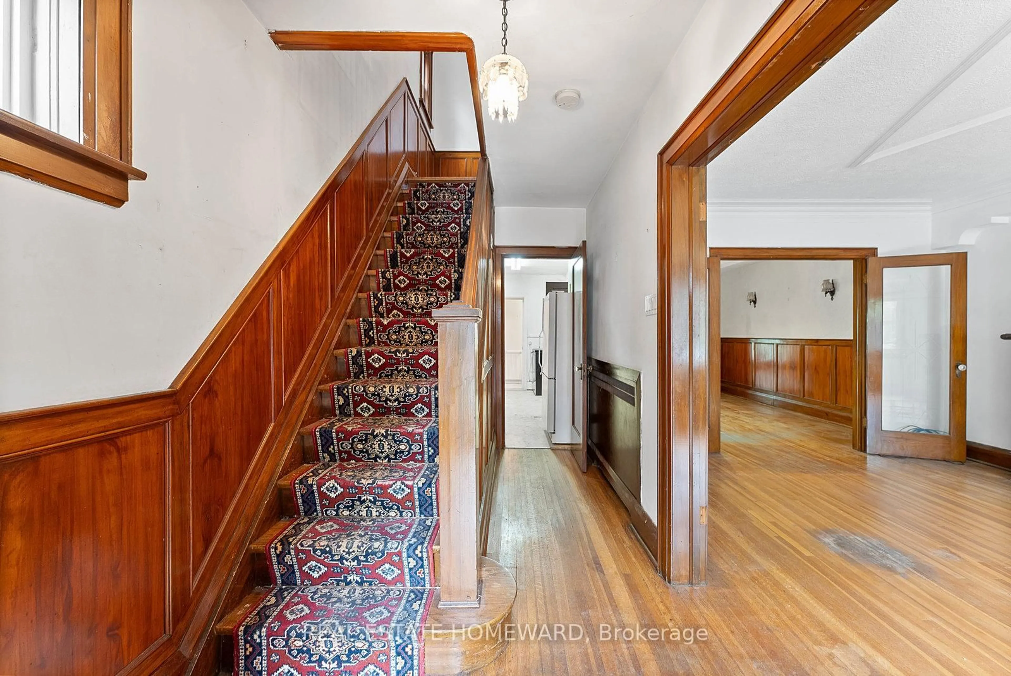 Indoor foyer for 285 St Germain Ave, Toronto Ontario M5M 1W4