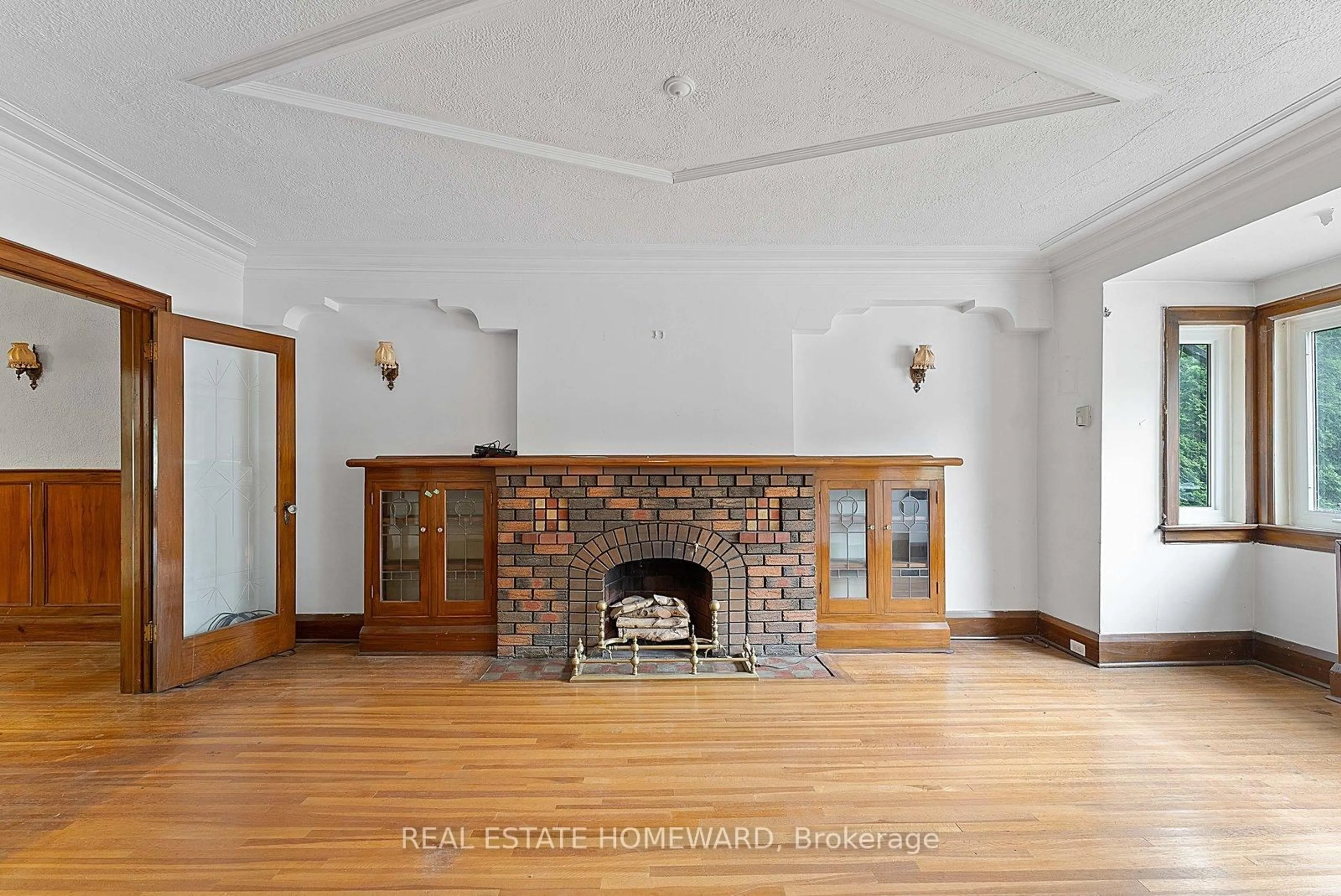 Indoor foyer for 285 St Germain Ave, Toronto Ontario M5M 1W4