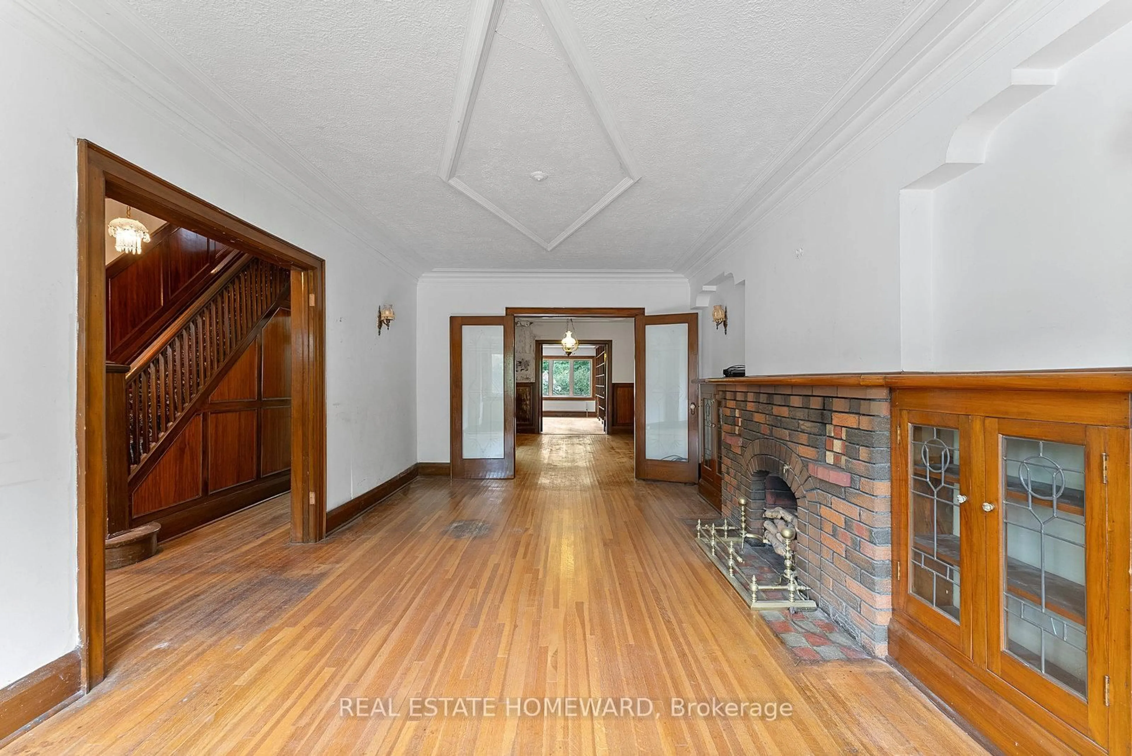 Indoor foyer for 285 St Germain Ave, Toronto Ontario M5M 1W4