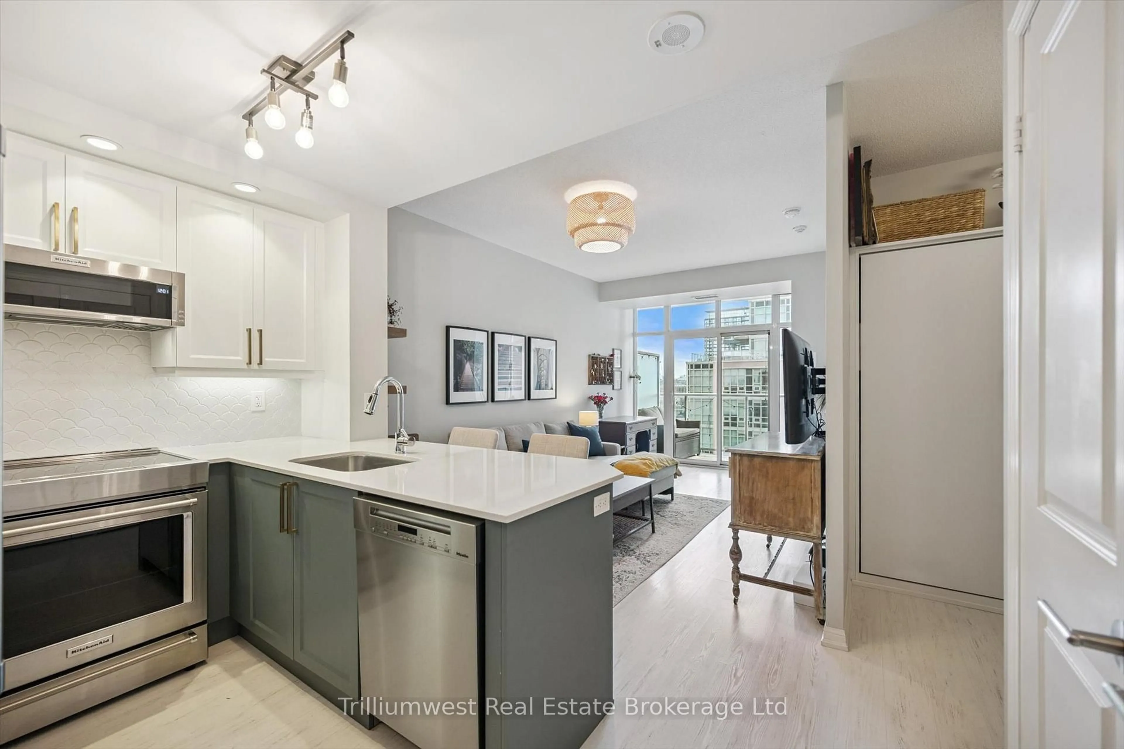 Open concept kitchen, ceramic/tile floor for 85 East Liberty St #1712, Toronto Ontario M6K 3R4