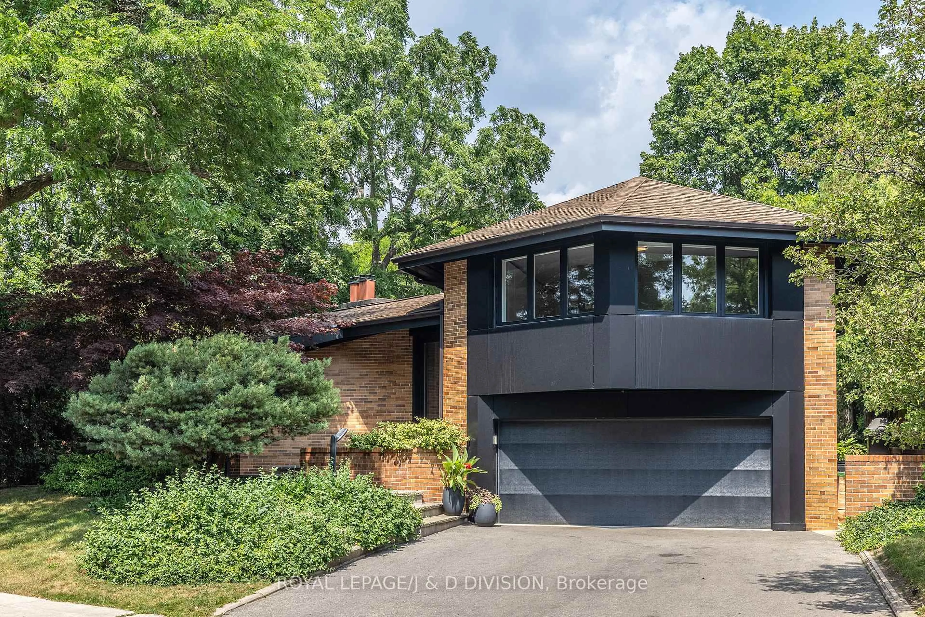 Home with brick exterior material, street for 20 Lower Links Rd, Toronto Ontario M2P 1H6