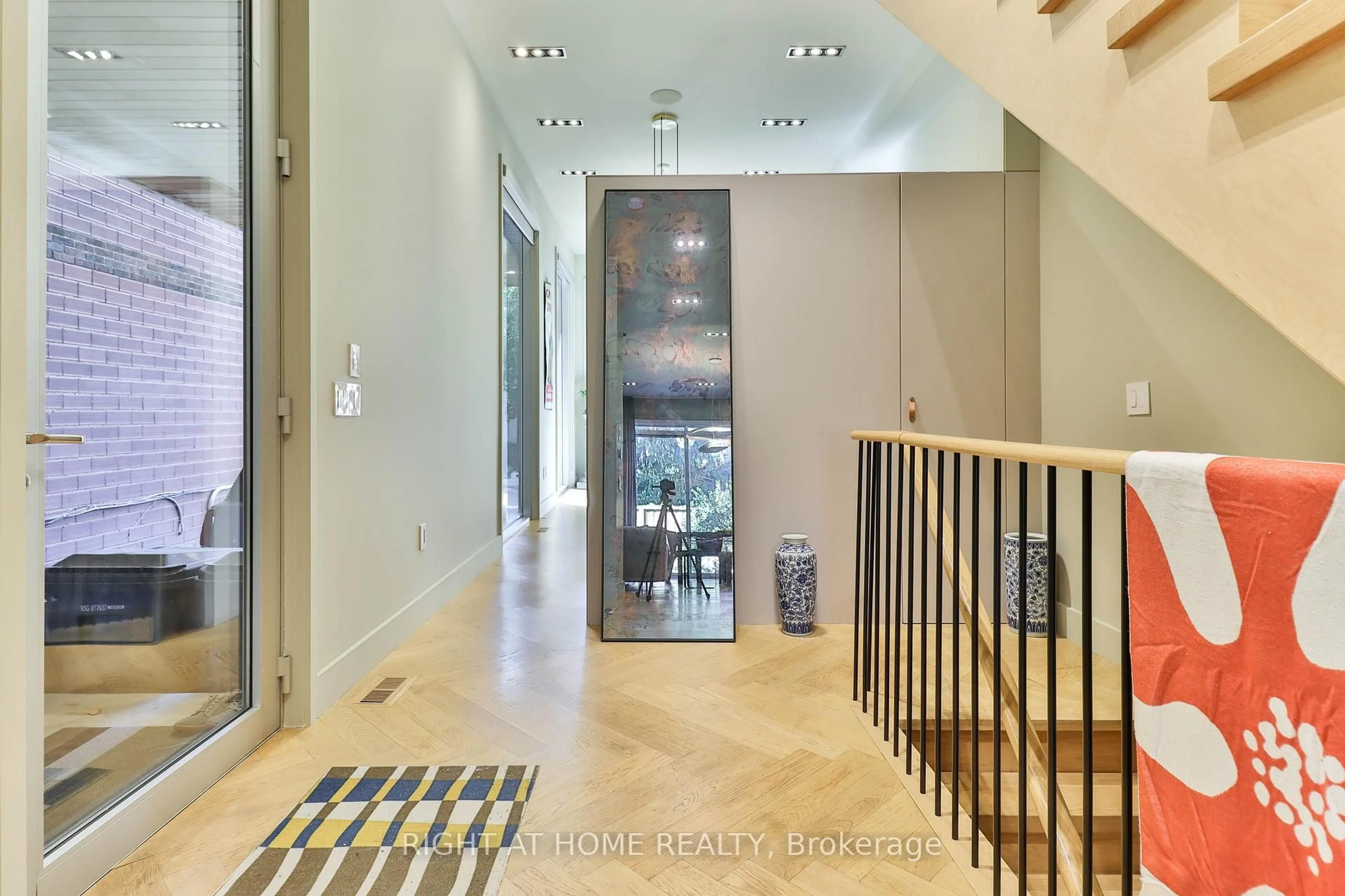 Indoor foyer for 18 Mitchell Ave, Toronto Ontario M6J 1B9
