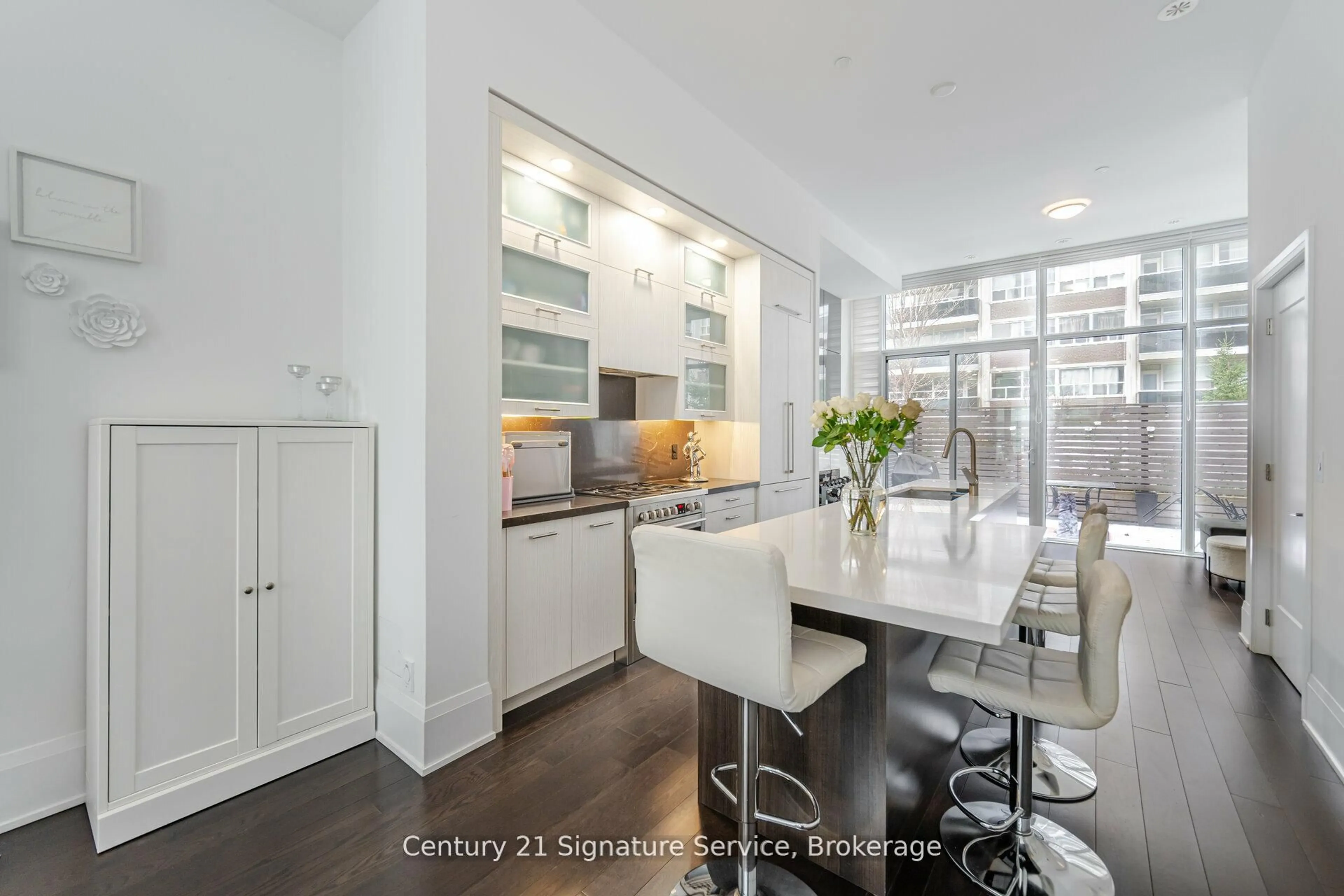 Contemporary kitchen, ceramic/tile floor for 101 Erskine Ave #TH05, Toronto Ontario M4P 0C5