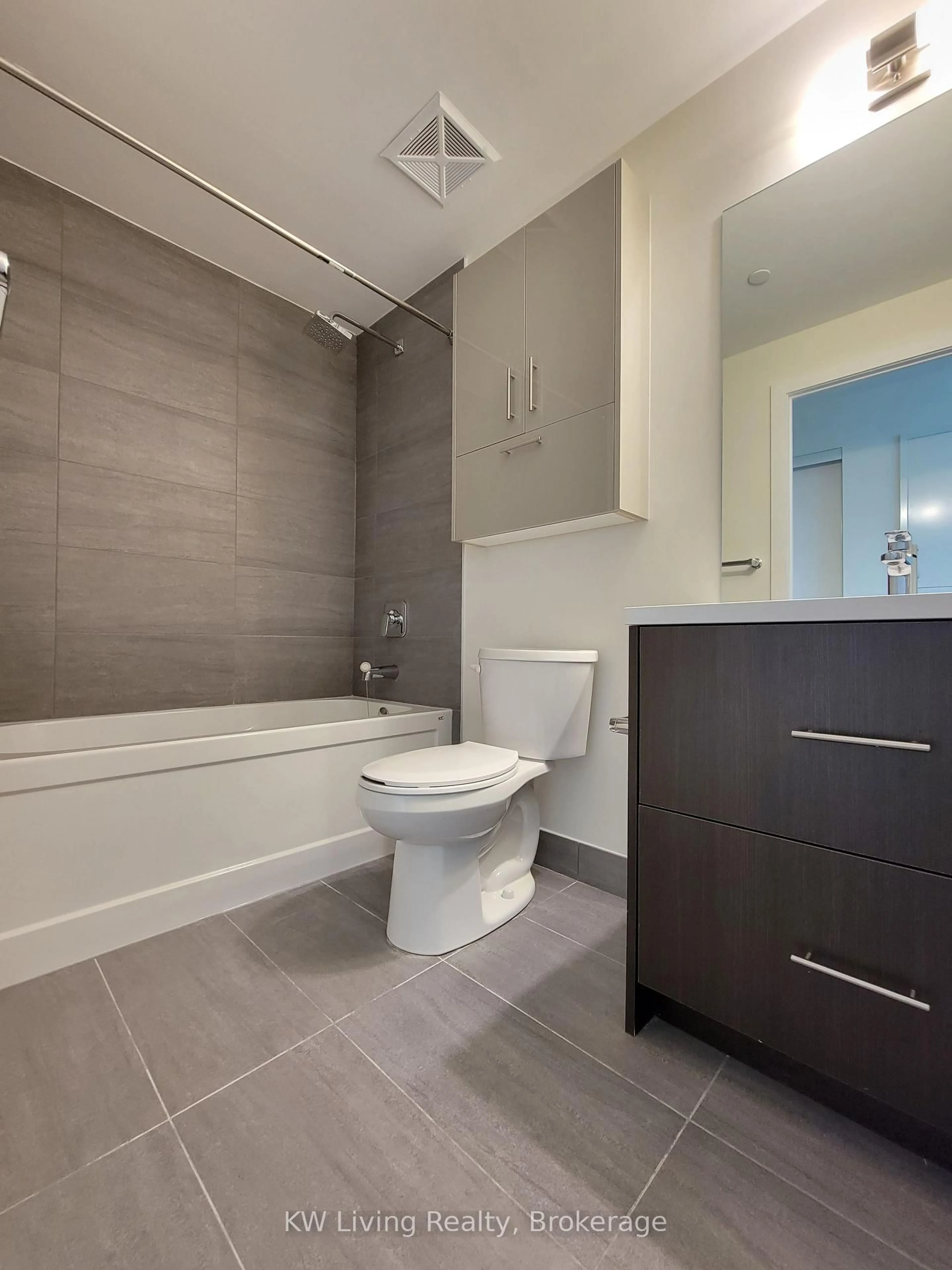 Contemporary bathroom, ceramic/tile floor for 188 Fairview Mall Dr #1805, Toronto Ontario M2J 0H7