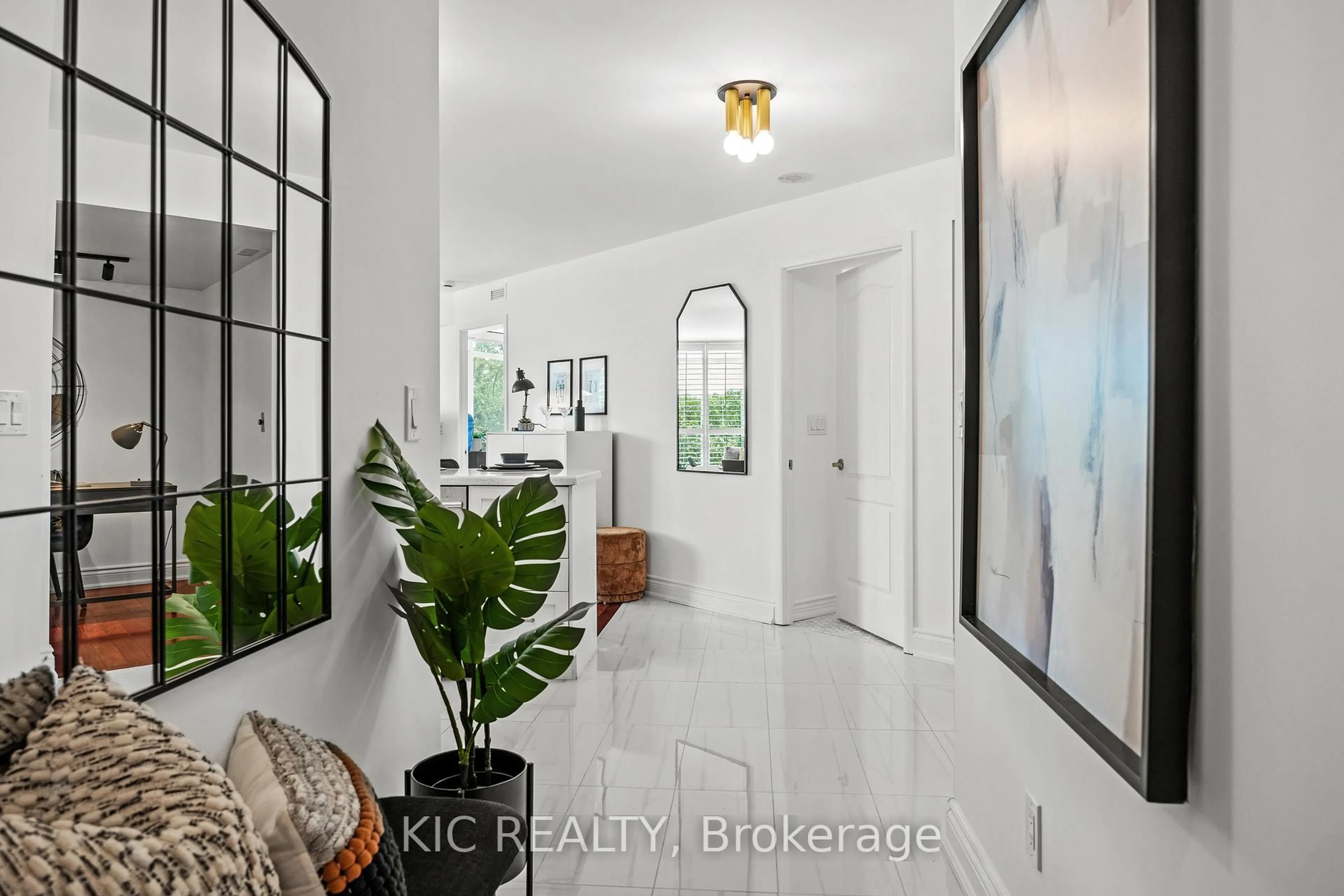 Indoor entryway for 219 Fort York Blvd #409, Toronto Ontario M5V 1B1