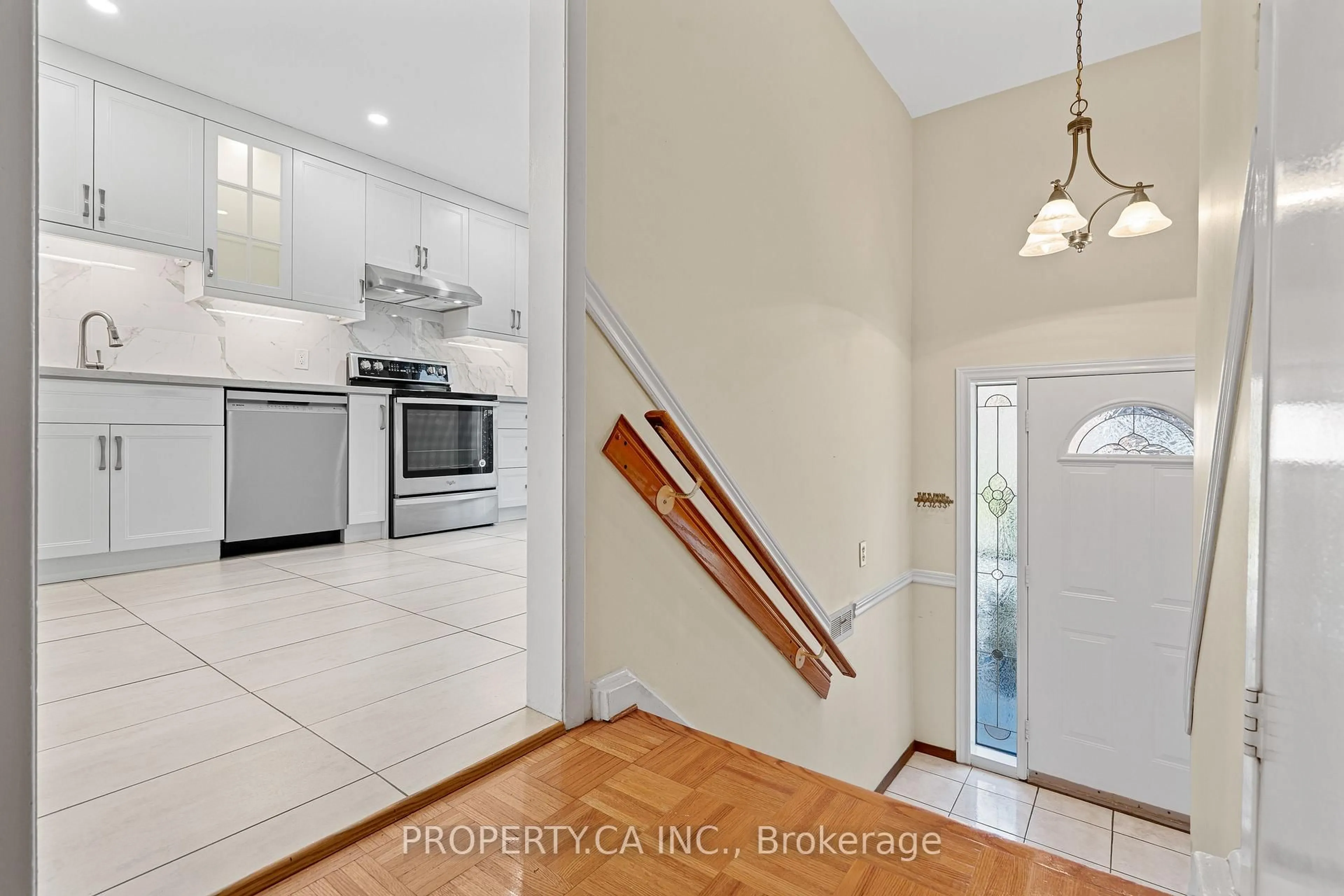 Open concept kitchen, ceramic/tile floor for 37 Black Hawk Way, Toronto Ontario M2R 3L5