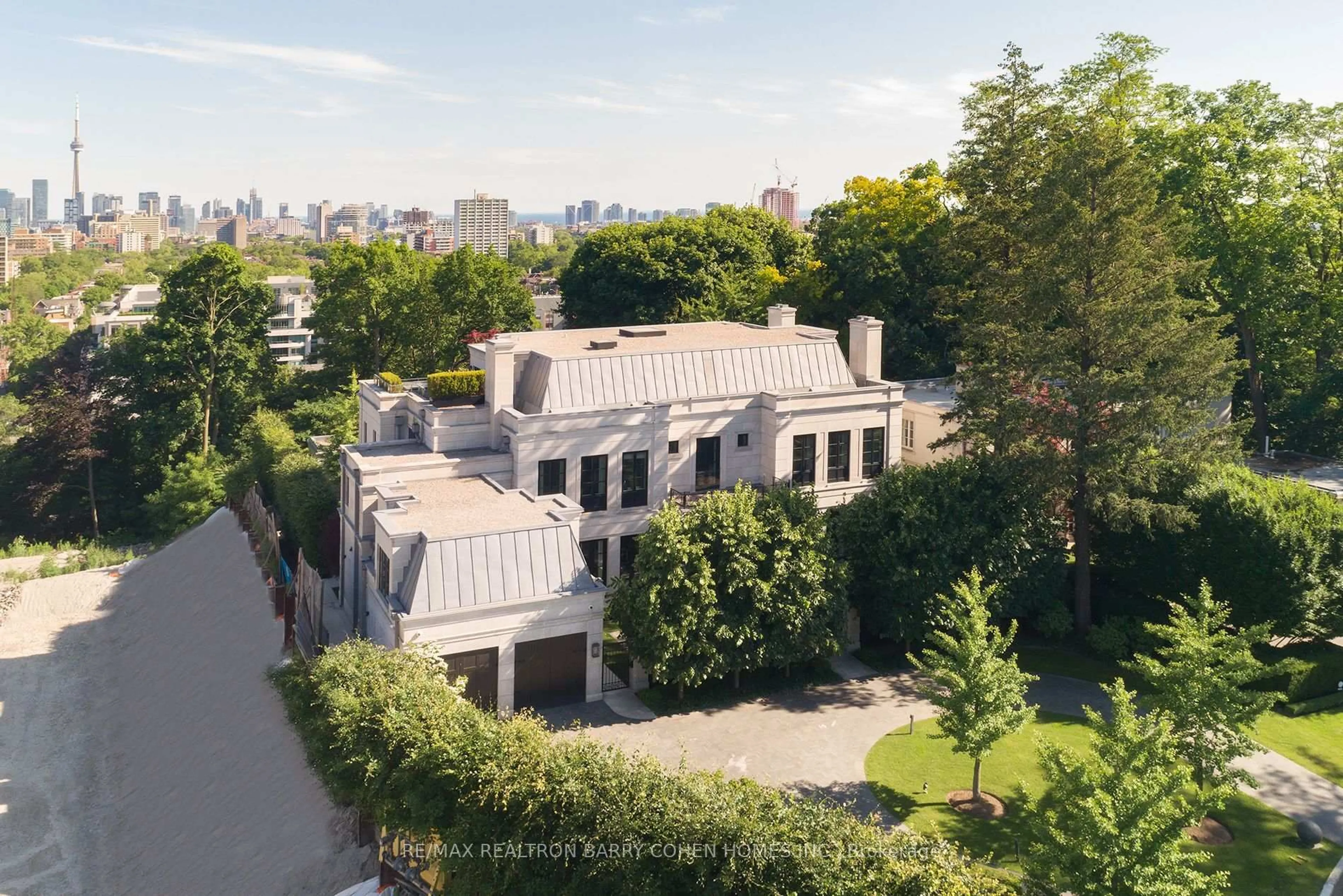 A pic from outside/outdoor area/front of a property/back of a property/a pic from drone, unknown for 17 Ardwold Gate, Toronto Ontario M5R 2W1