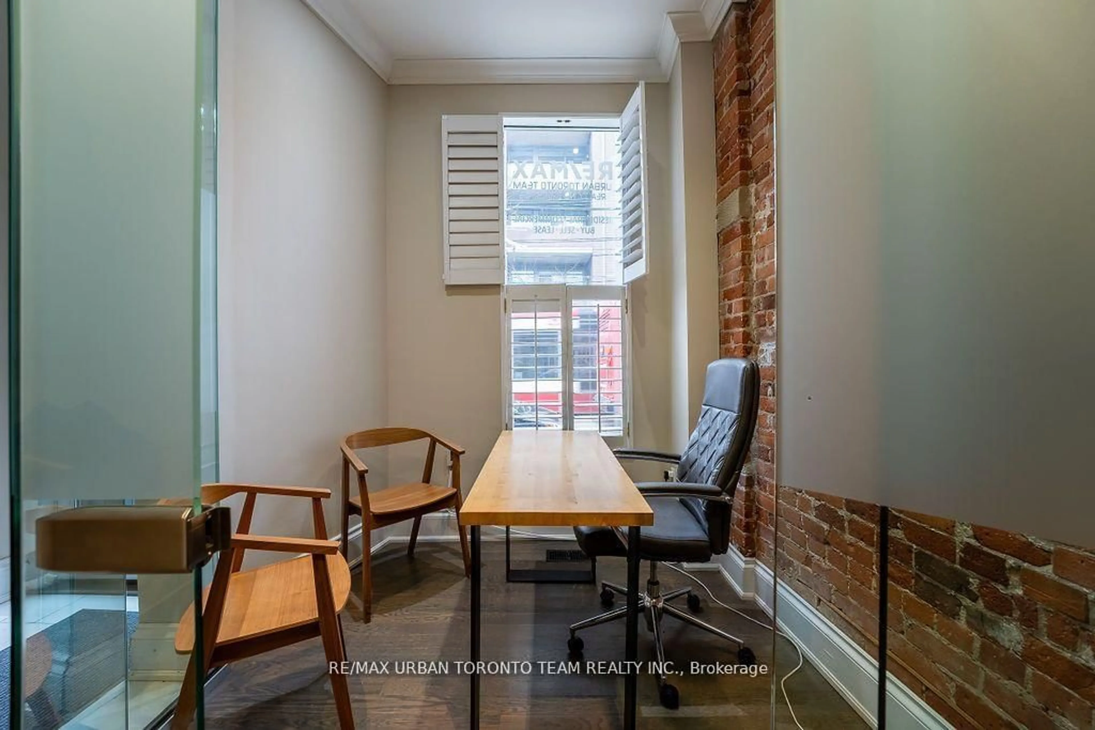 A pic of a room for 502 King St, Toronto Ontario M5A 1M1