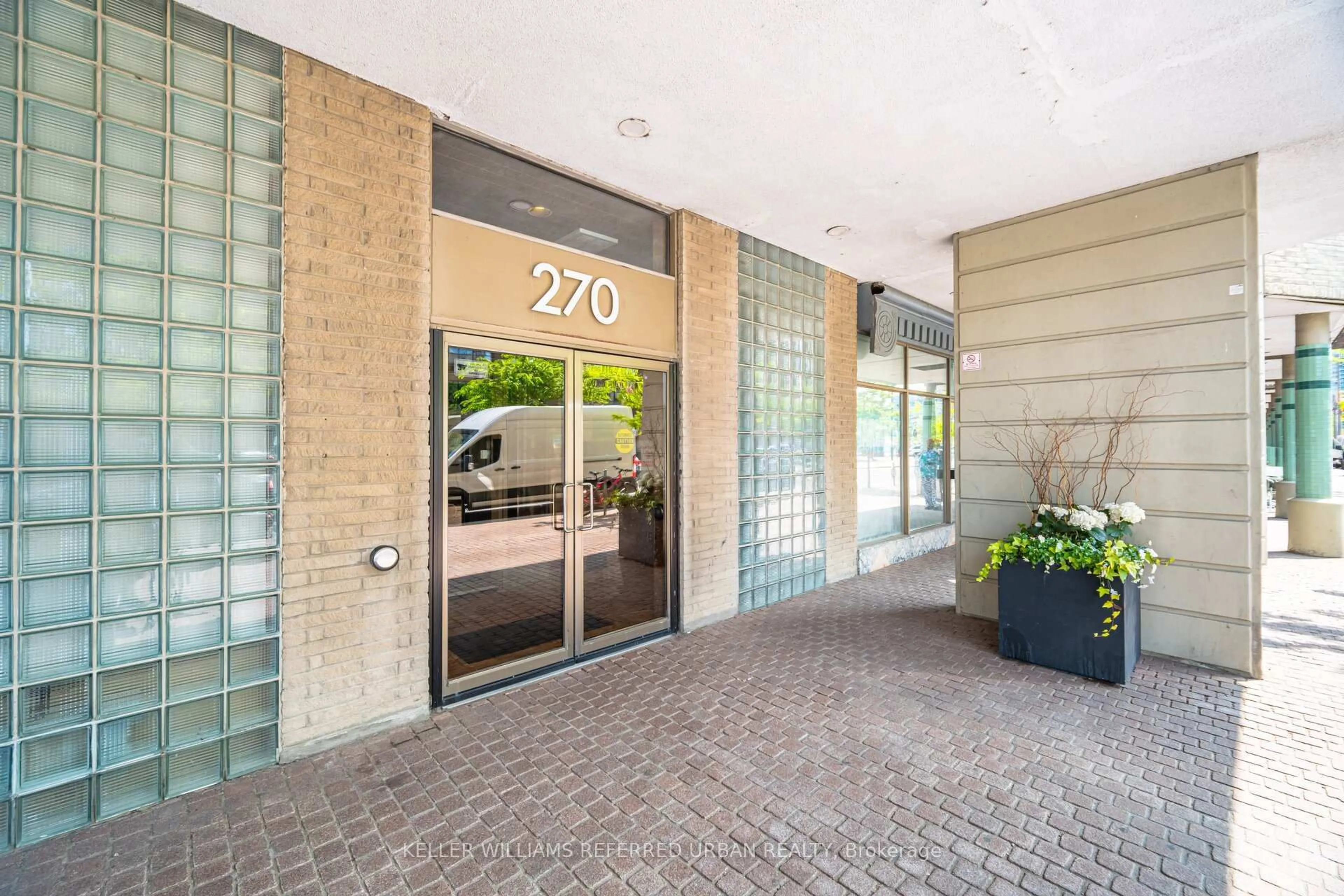 Indoor foyer for 270 Queens Quay #2008, Toronto Ontario M5J 2N4