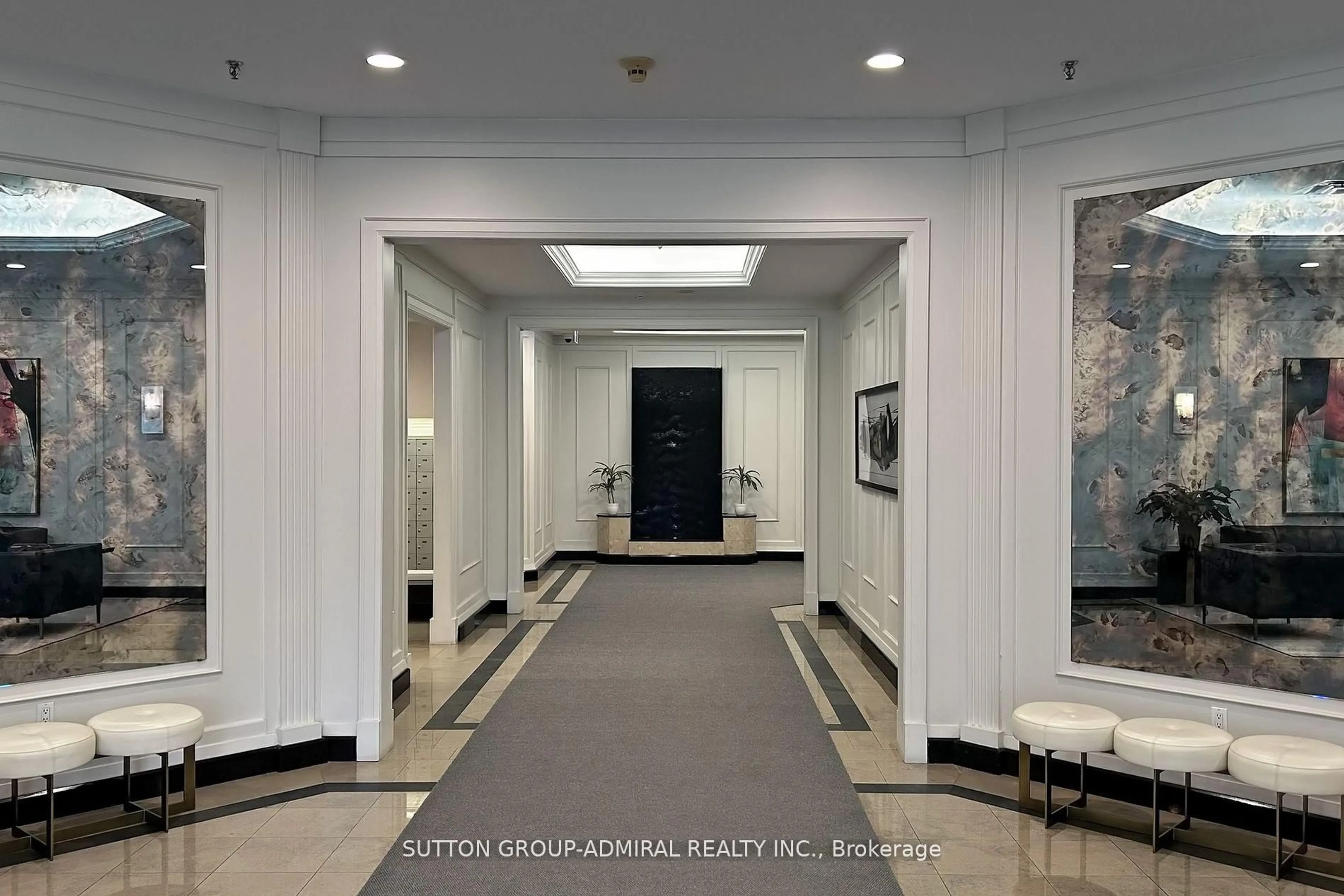 Indoor foyer for 8 Hillcrest Ave #2005, Toronto Ontario M2N 6Y6