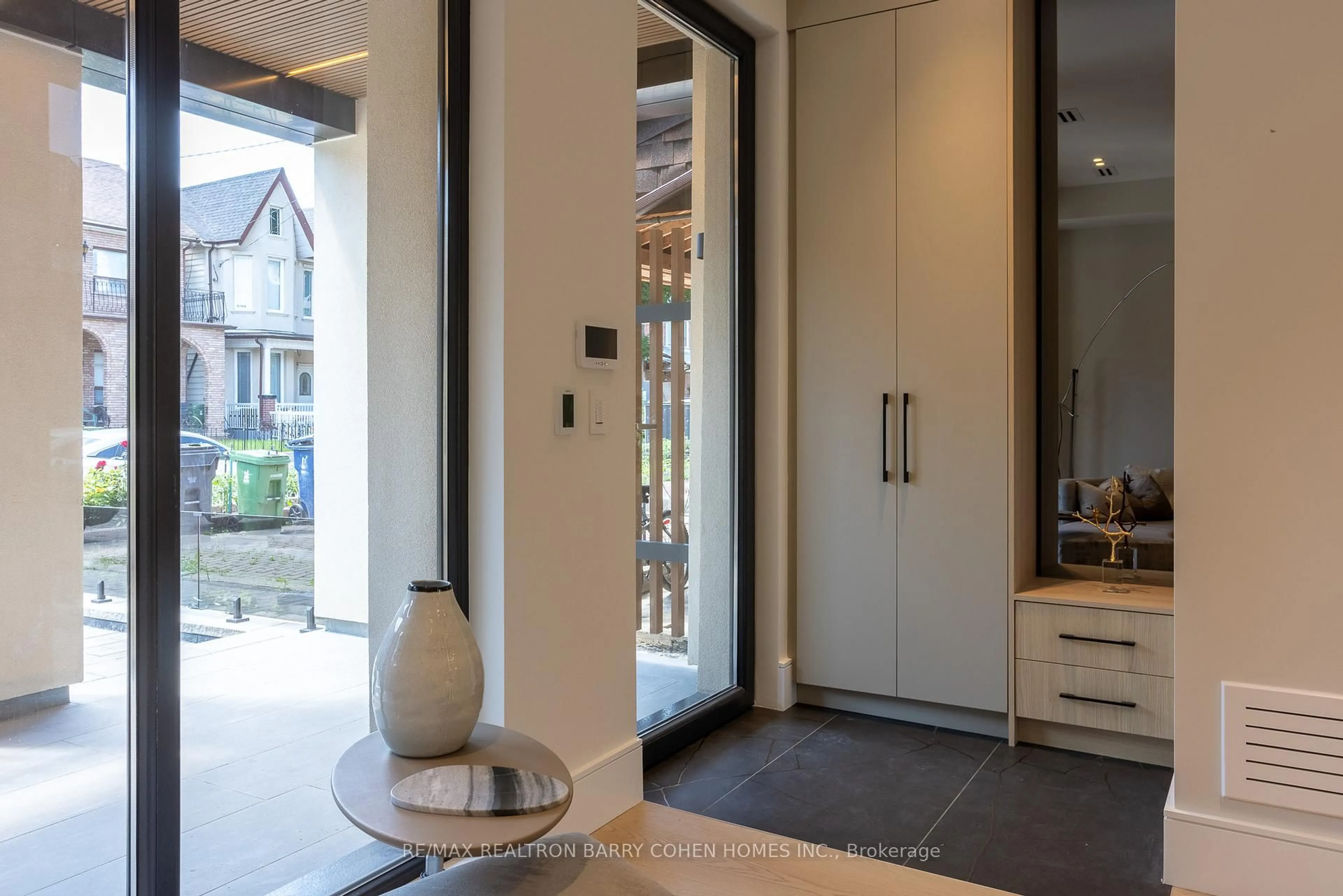Indoor entryway for 179 Palmerston Ave, Toronto Ontario M6J 2J3