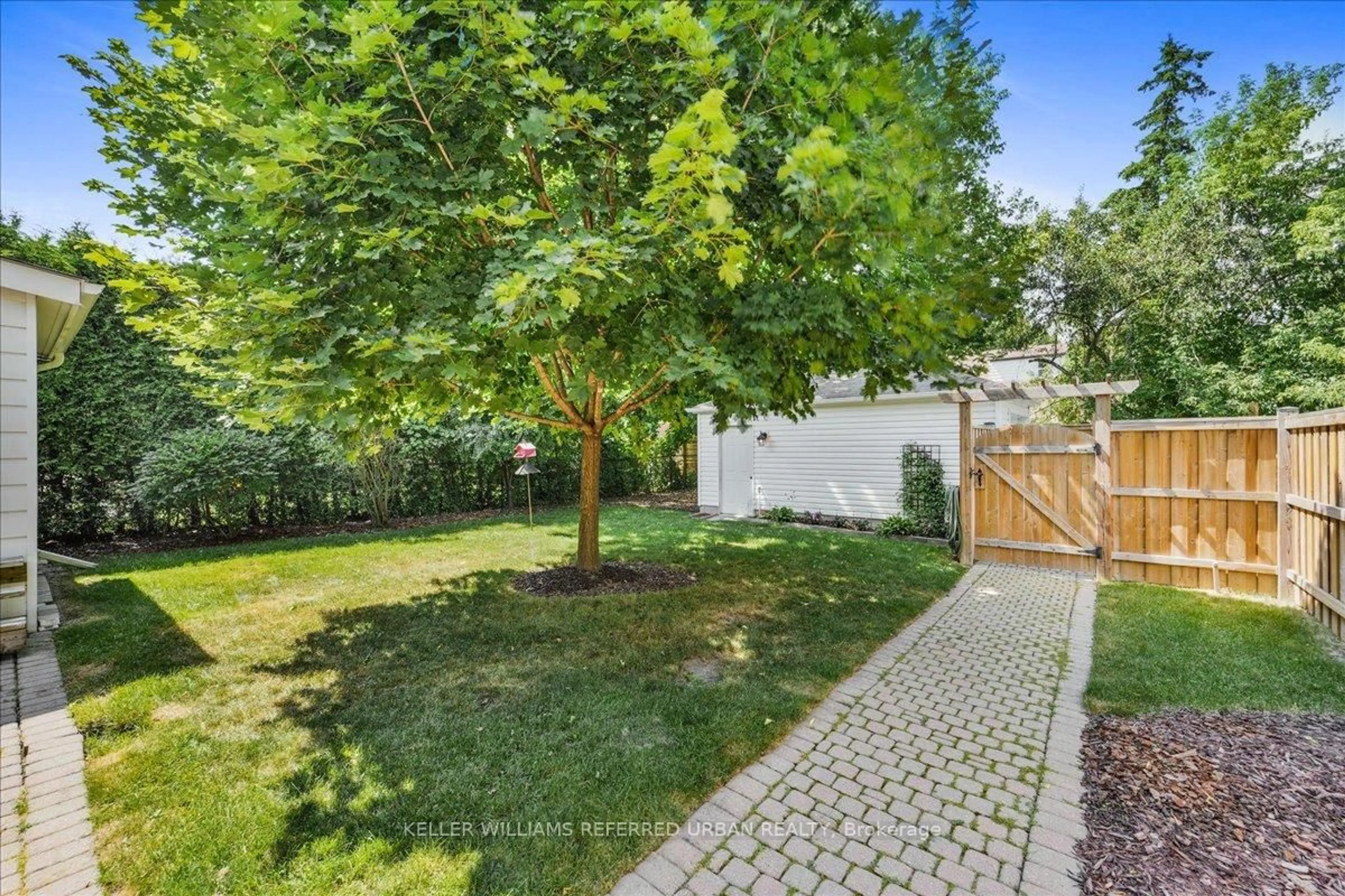 Patio, street for 274 Poyntz Ave, Toronto Ontario M2N 1J9