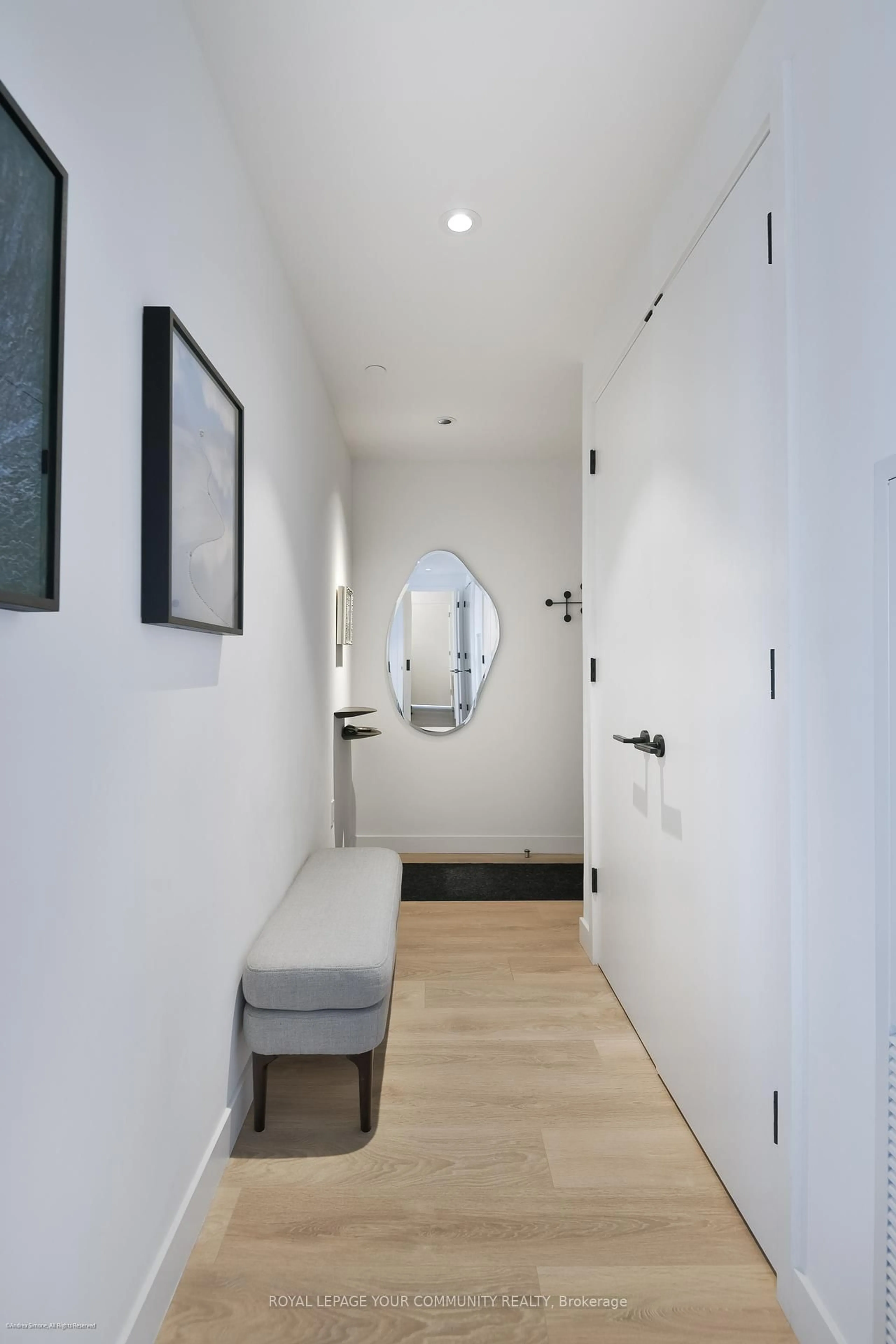 Indoor entryway for 505 Richmond St #612, Toronto Ontario M5V 0P4