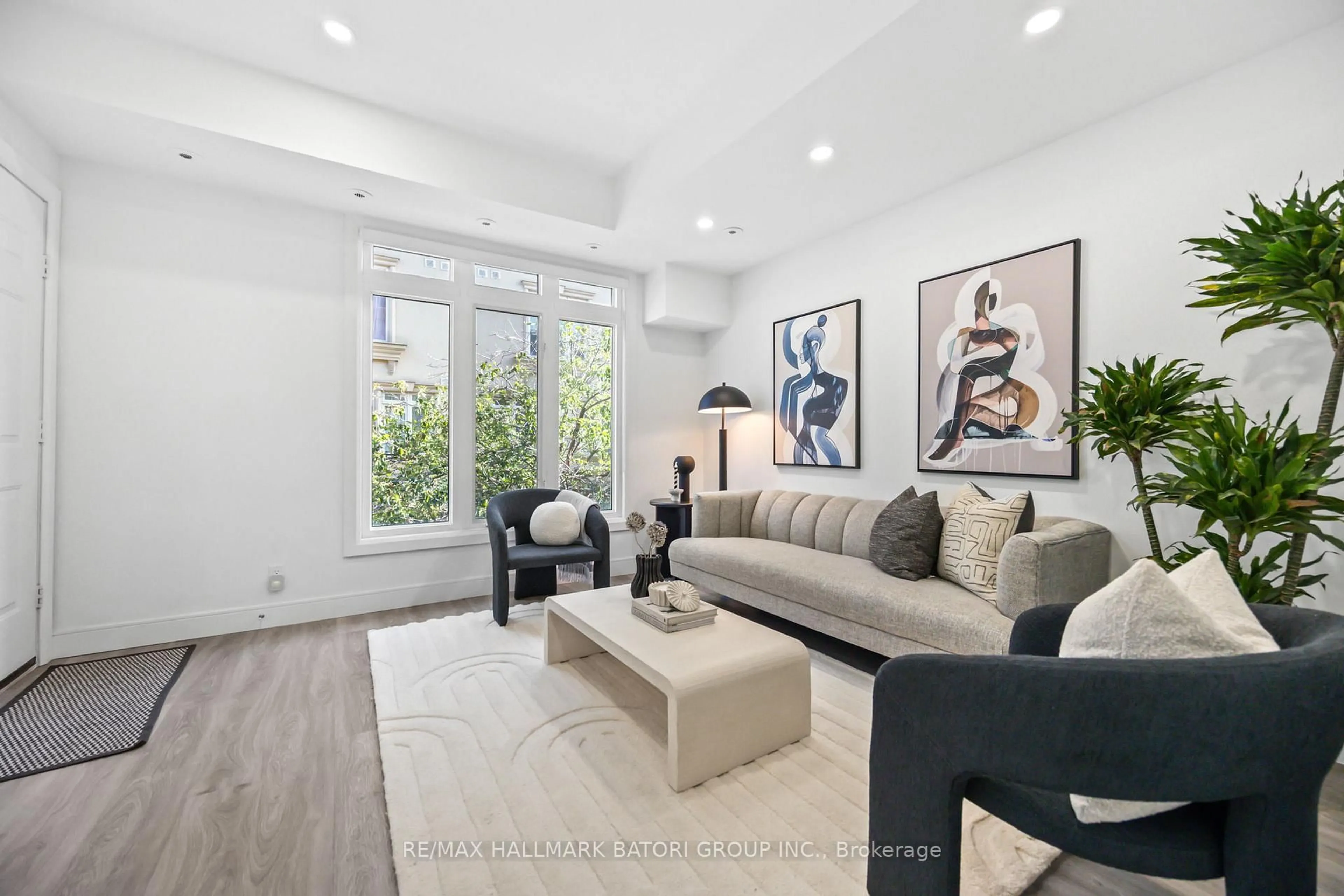 Living room with furniture, unknown for 98 Carr St #TH06, Toronto Ontario M5T 1B7
