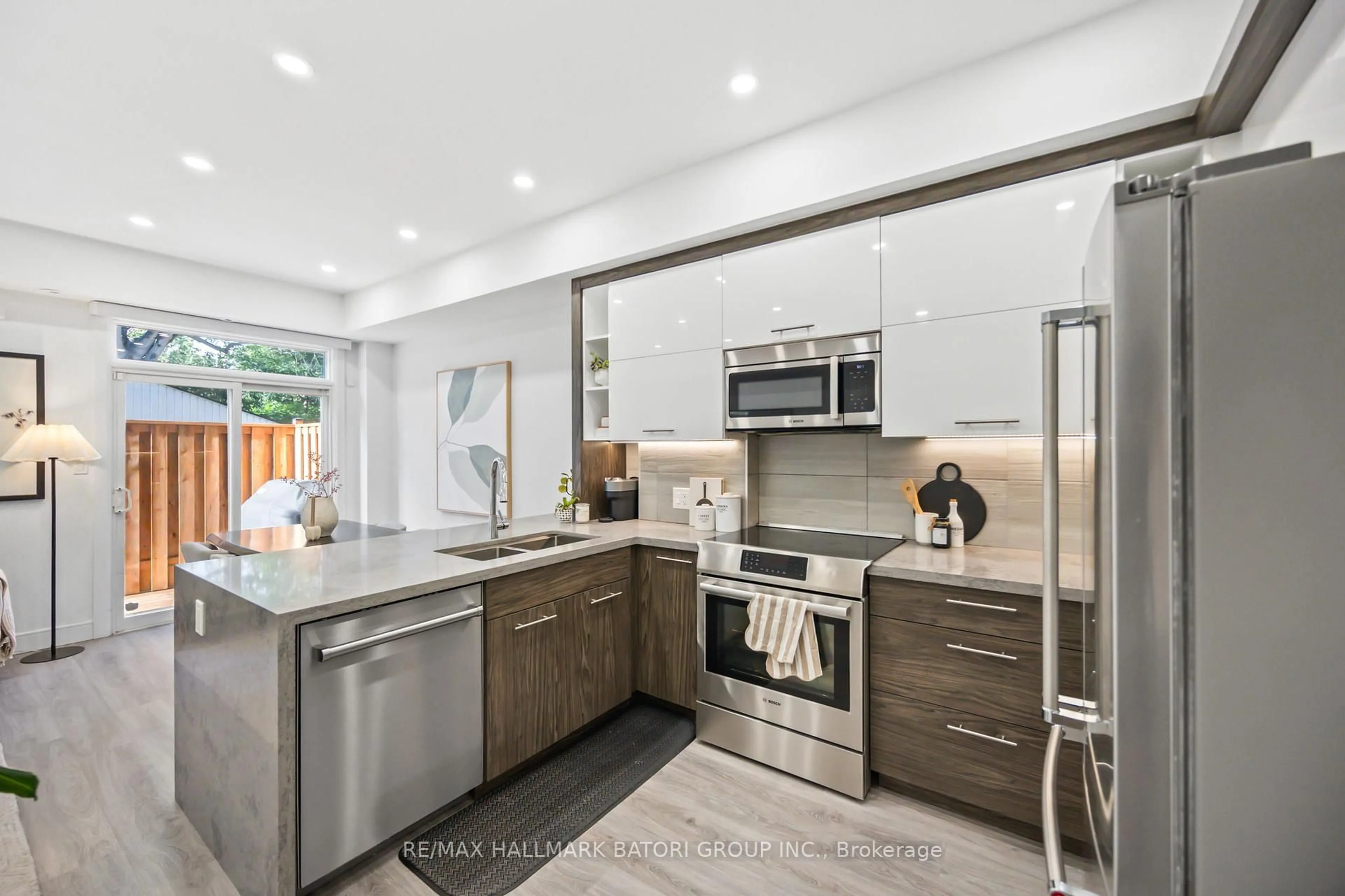 Open concept kitchen, ceramic/tile floor for 98 Carr St #TH06, Toronto Ontario M5T 1B7