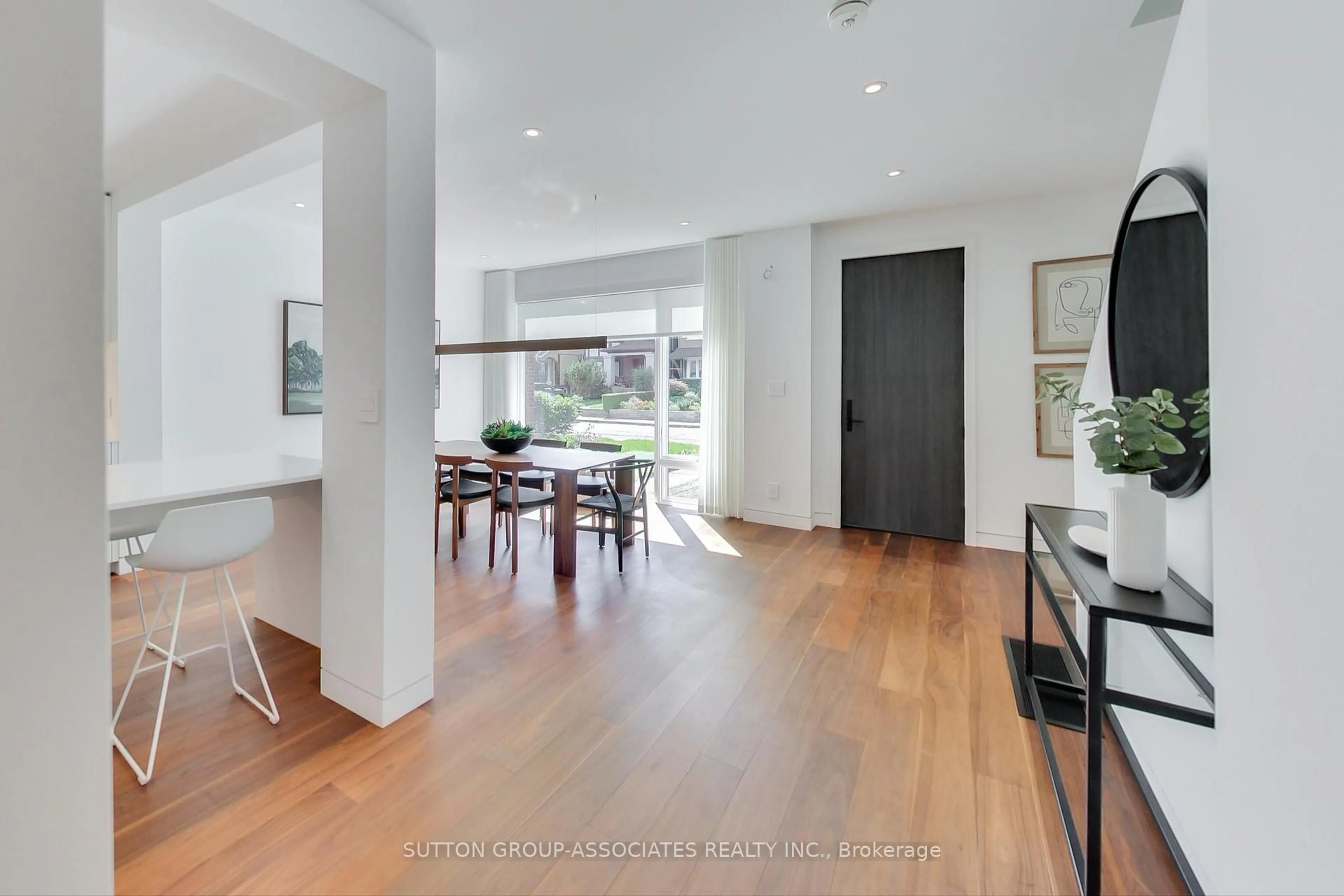 Indoor foyer for 83 Pinewood Ave, Toronto Ontario M6C 2V2