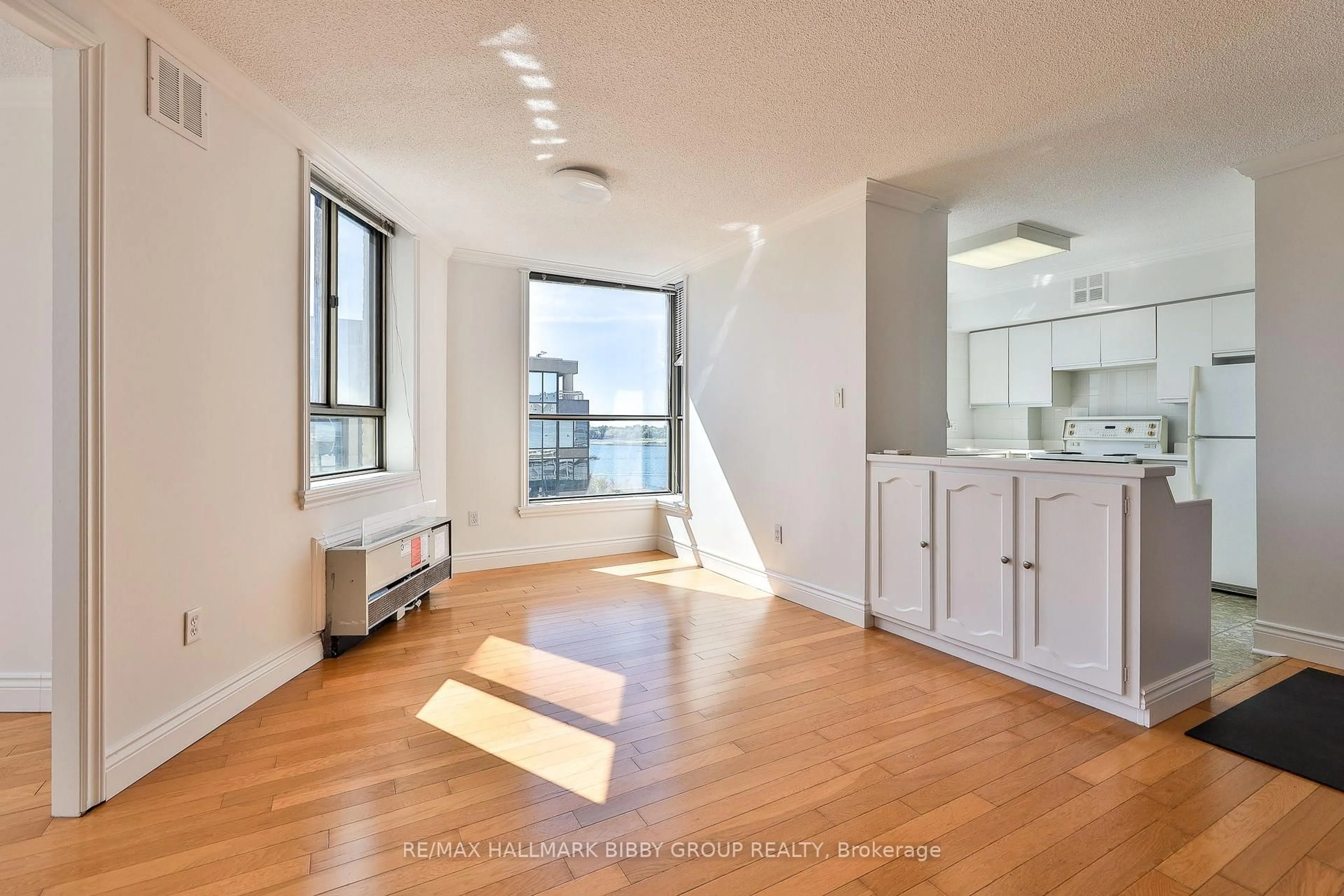 Unknown for 270 Queens Quay Blvd #801, Toronto Ontario M5J 2N4