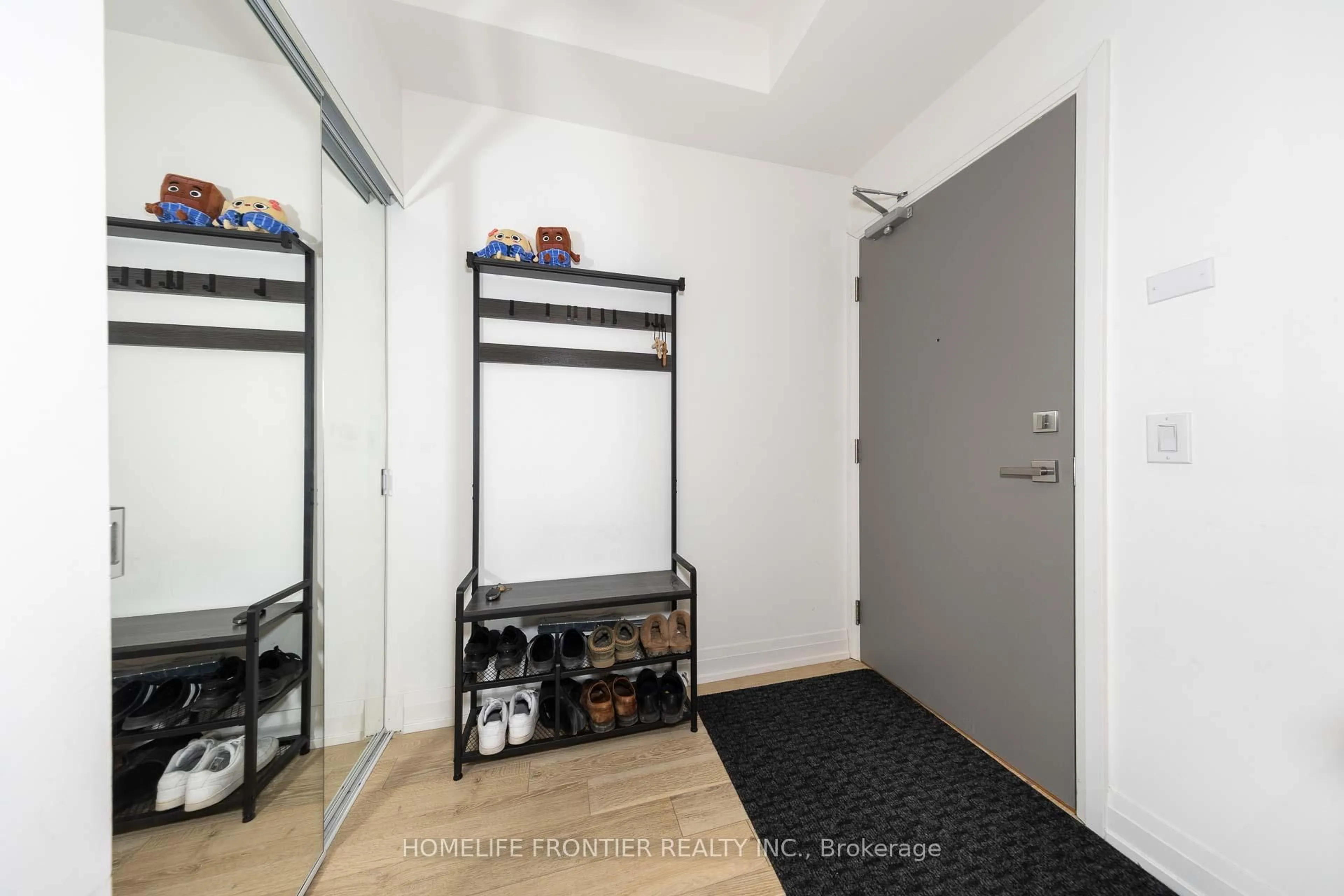 Indoor entryway for 591 Sheppard Ave ##629, Toronto Ontario M2K 0G2