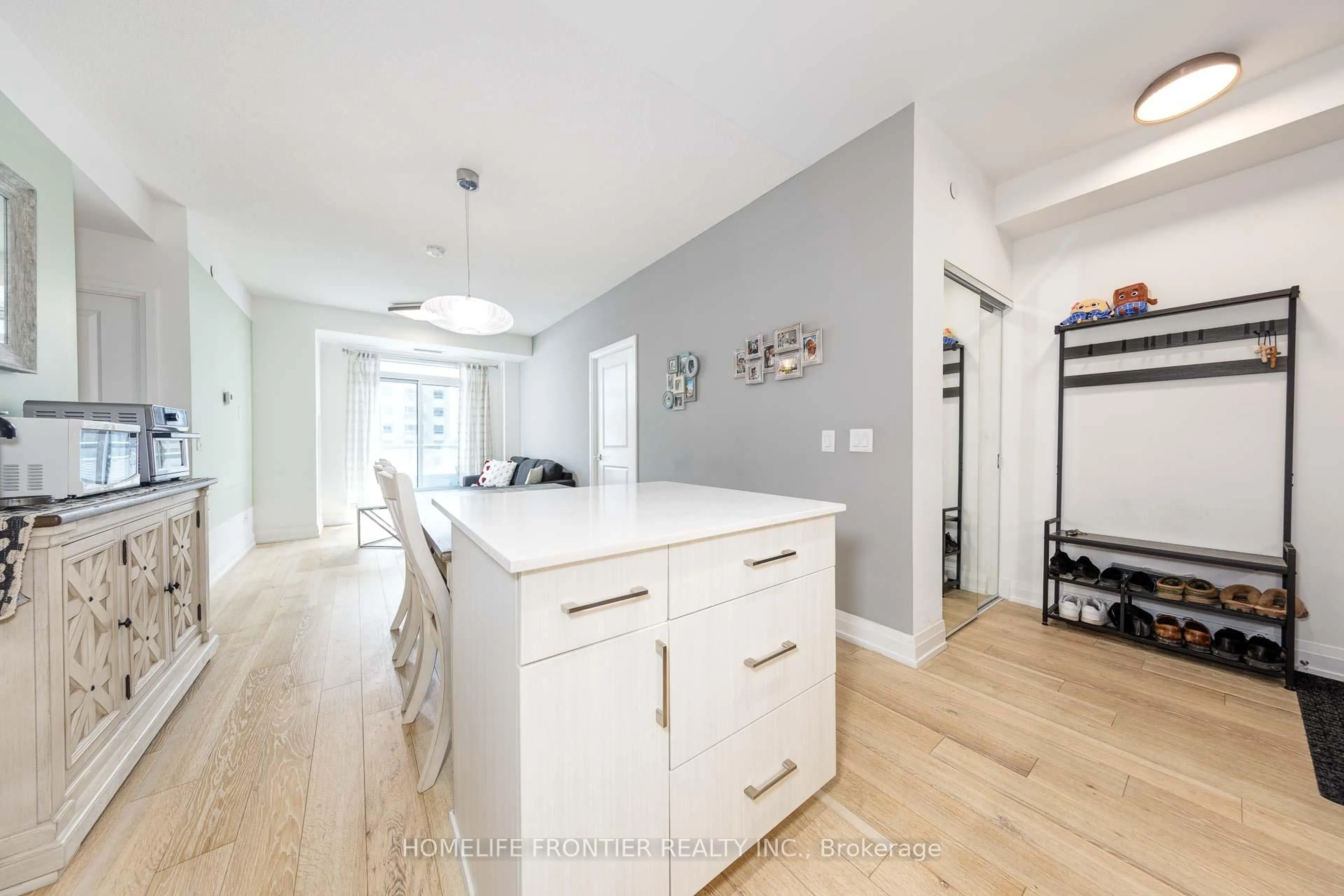 Open concept kitchen, unknown for 591 Sheppard Ave ##629, Toronto Ontario M2K 0G2