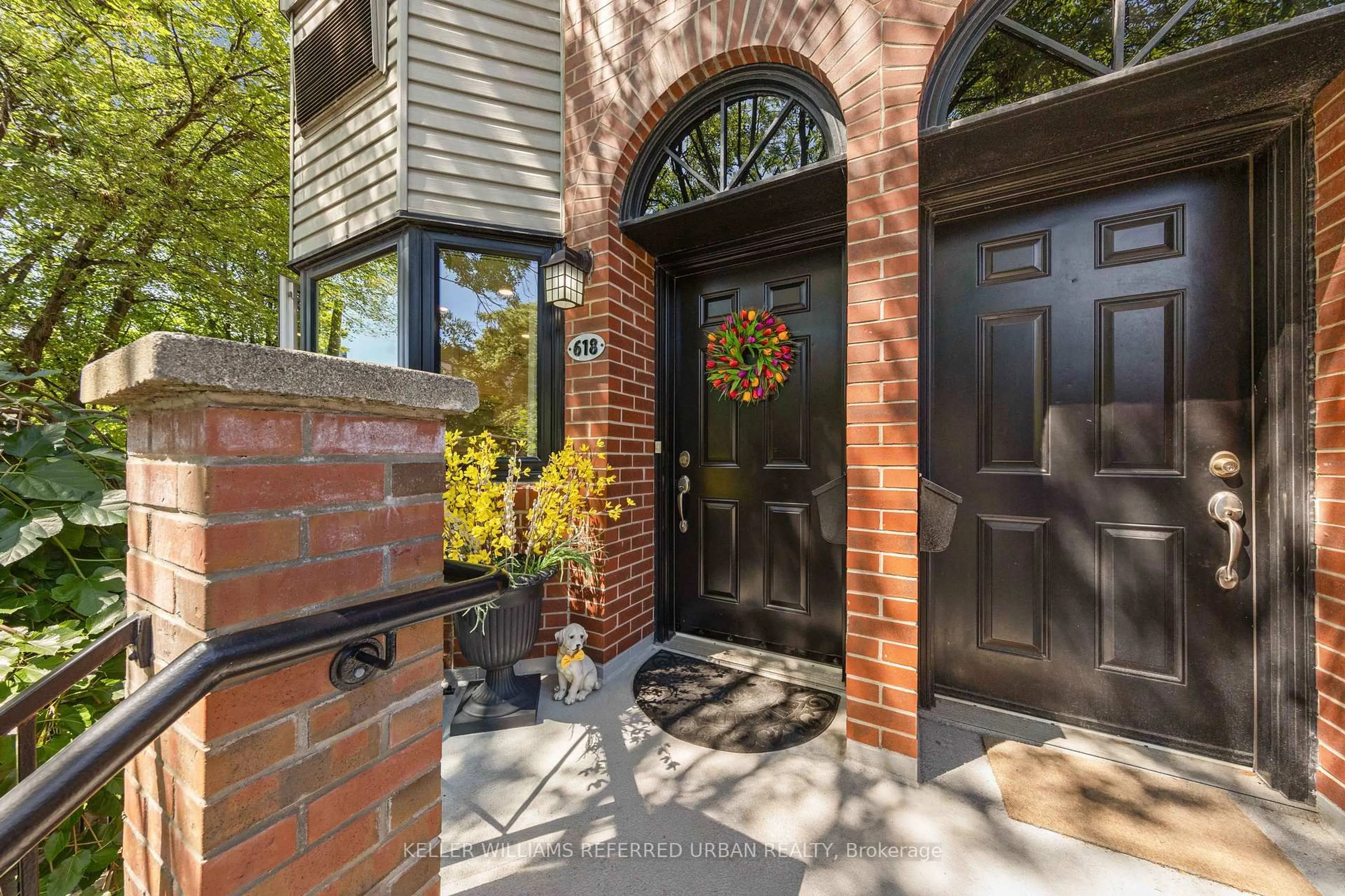 Home with brick exterior material, street for 574 Wellington St #618, Toronto Ontario M5V 2X5