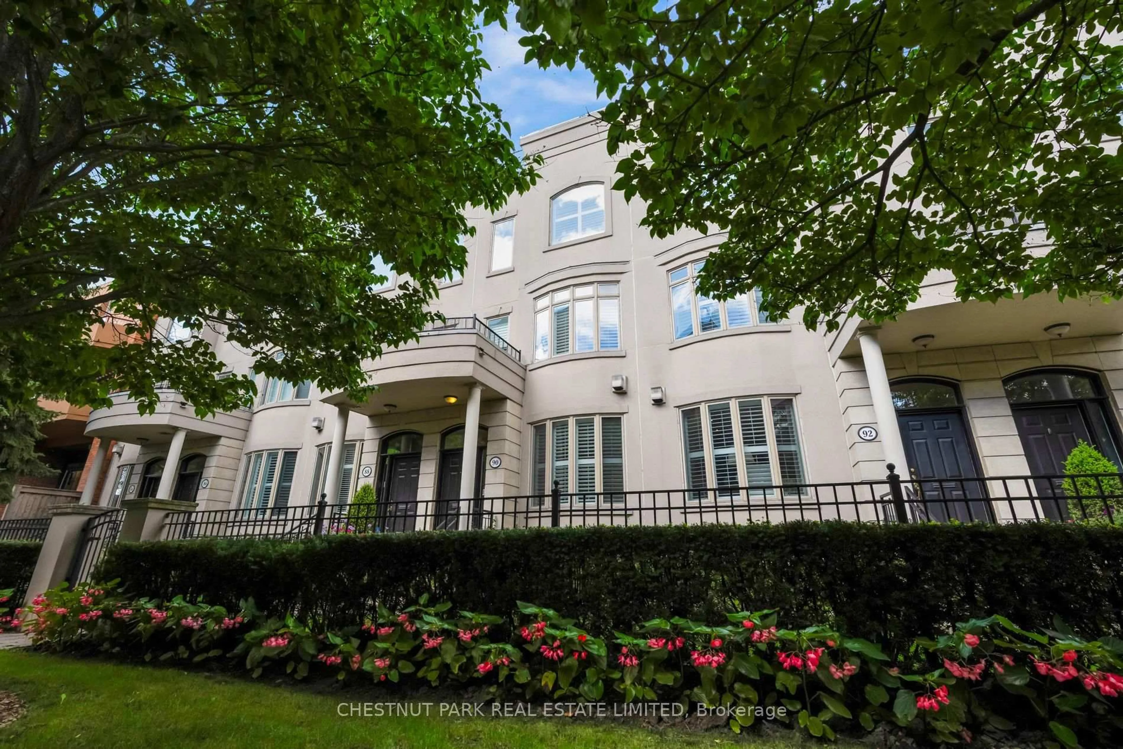 Unknown for 90 Pleasant Blvd, Toronto Ontario M4T 1J8