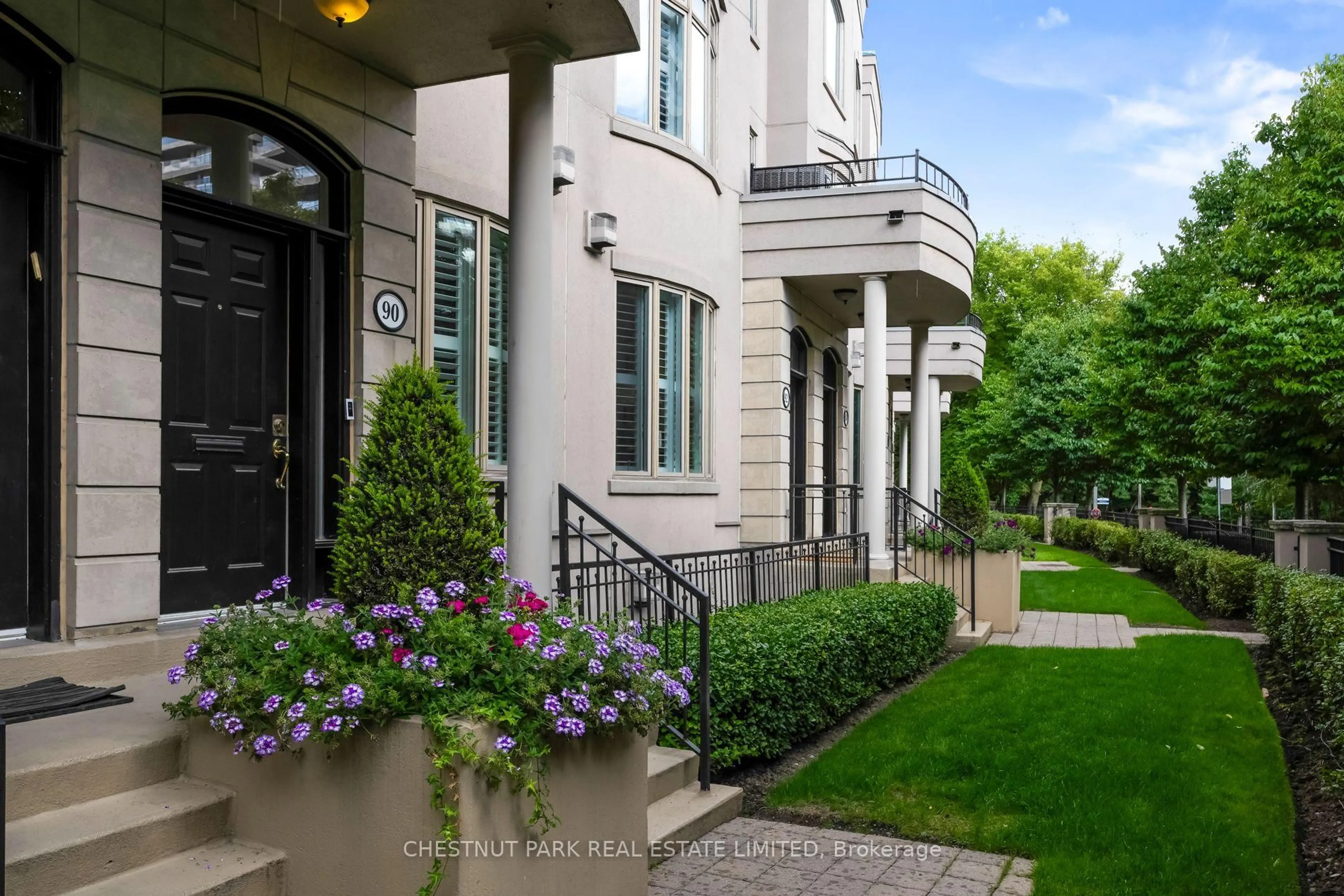 Unknown for 90 Pleasant Blvd, Toronto Ontario M4T 1J8