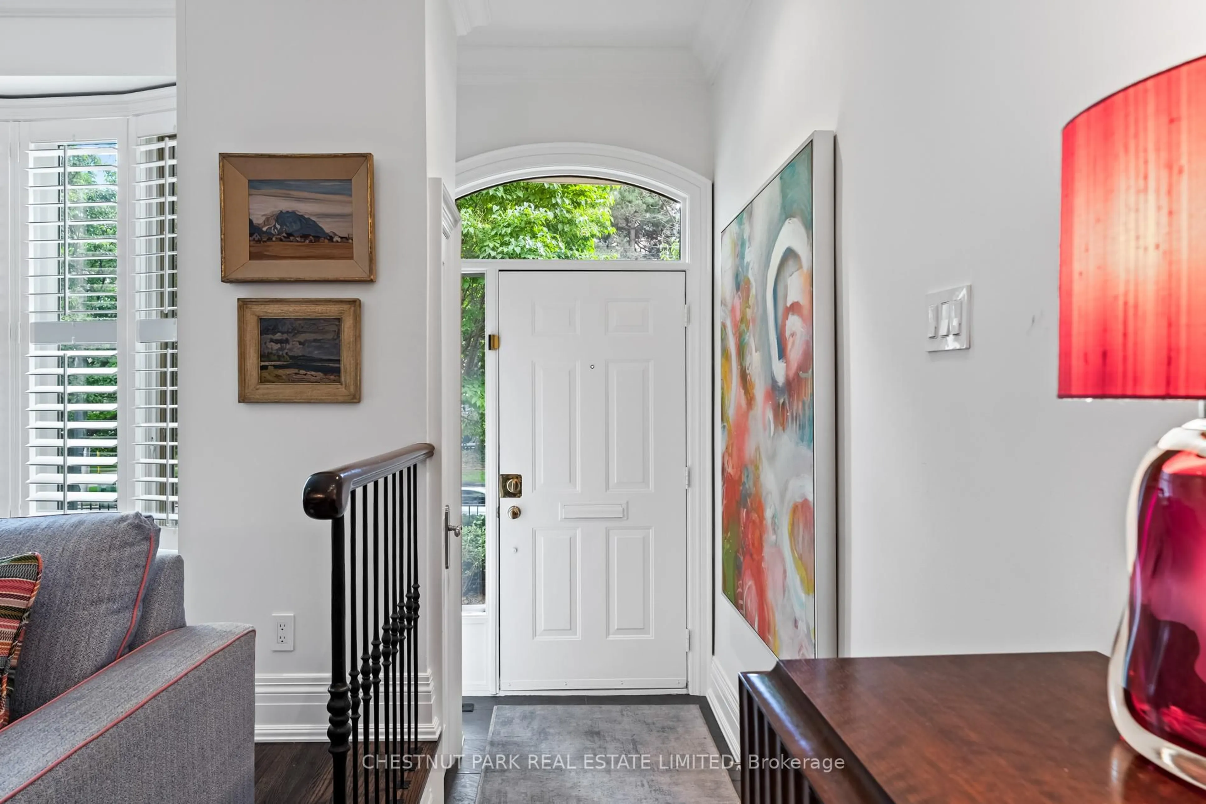 Indoor entryway for 90 Pleasant Blvd, Toronto Ontario M4T 1J8