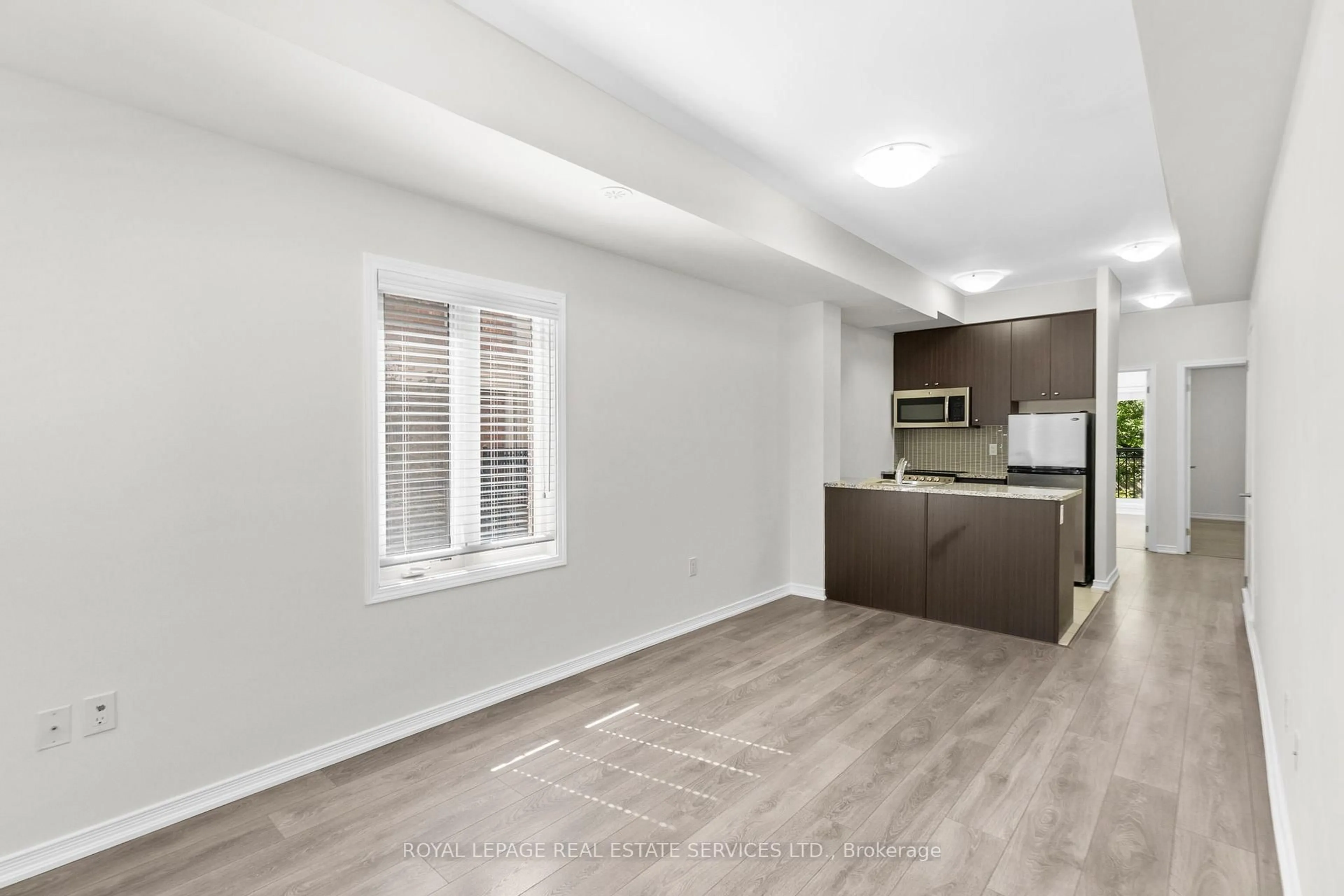 Open concept kitchen, unknown for 15 Coneflower Cres #225, Toronto Ontario M2R 0A5