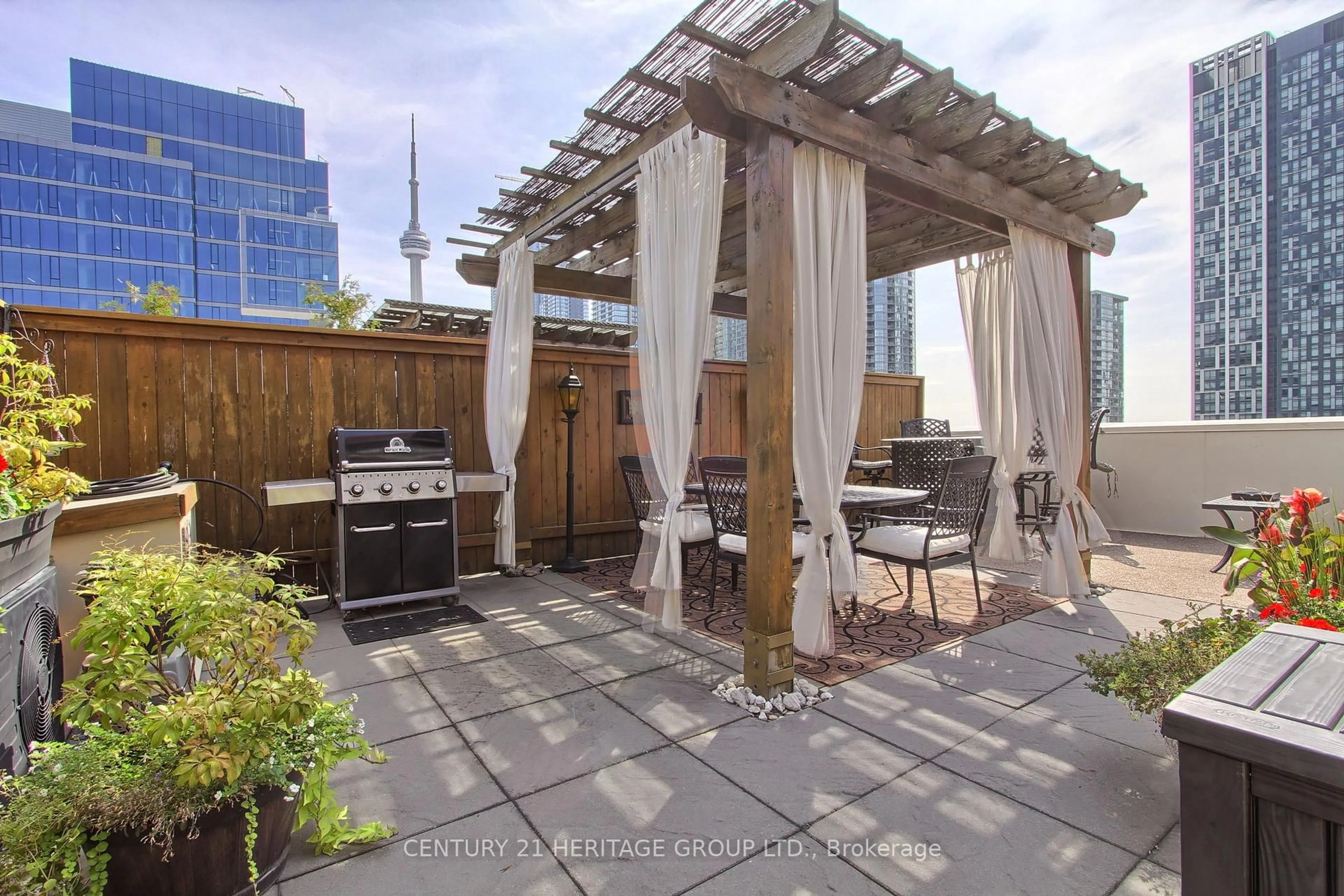 Patio, street for 550 Front St #PH6, Toronto Ontario M5V 3N5