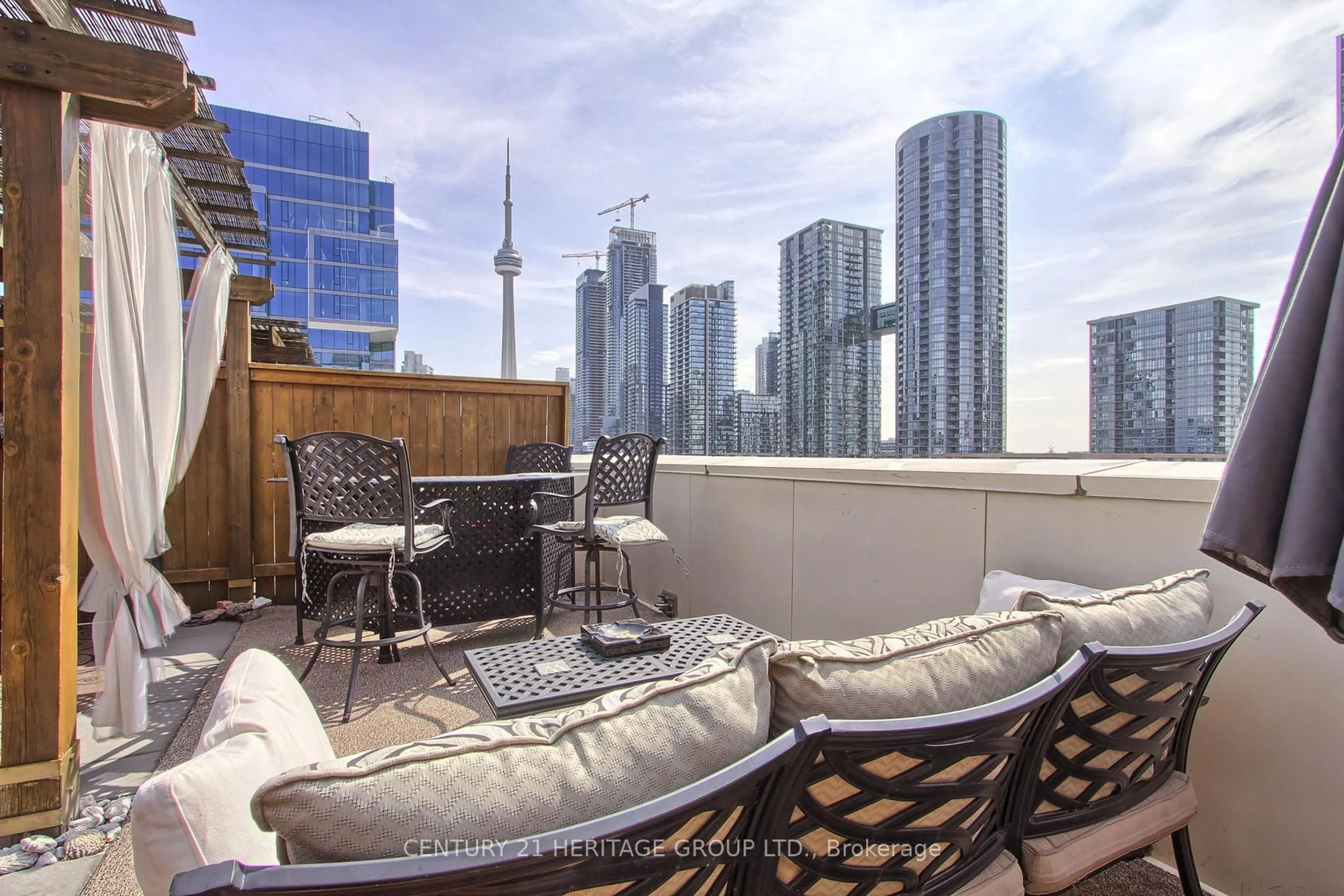 Patio, city buildings view from balcony for 550 Front St #PH6, Toronto Ontario M5V 3N5