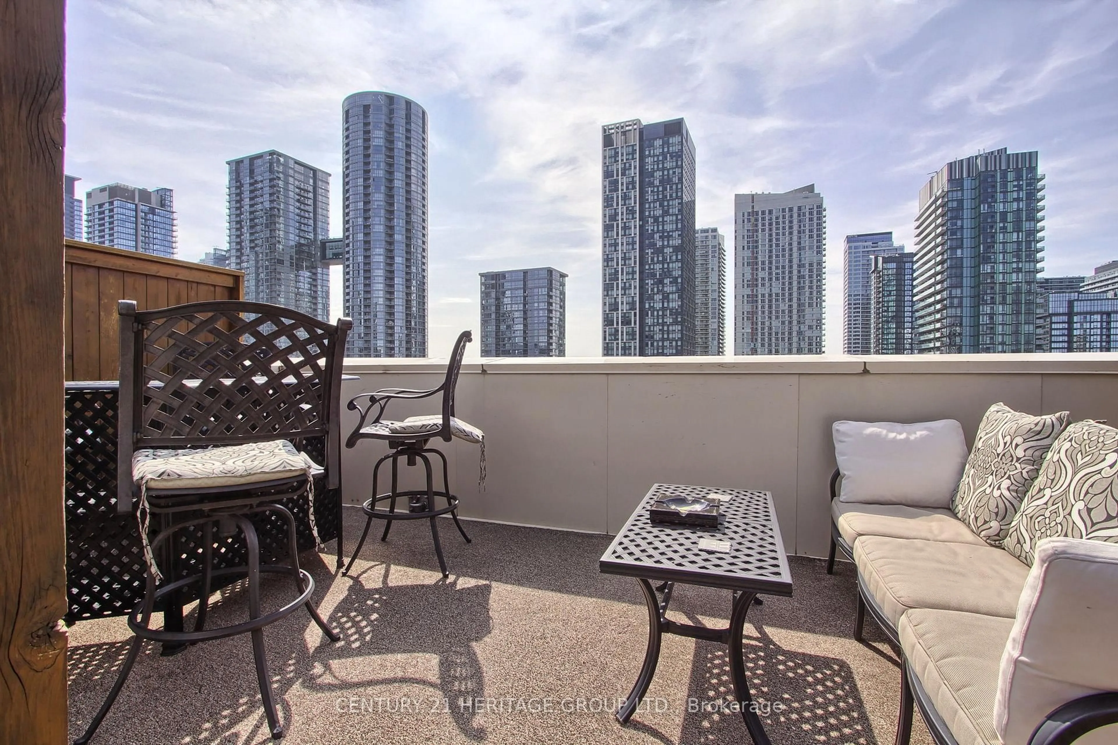 Balcony in the apartment, city buildings view from balcony for 550 Front St #PH6, Toronto Ontario M5V 3N5