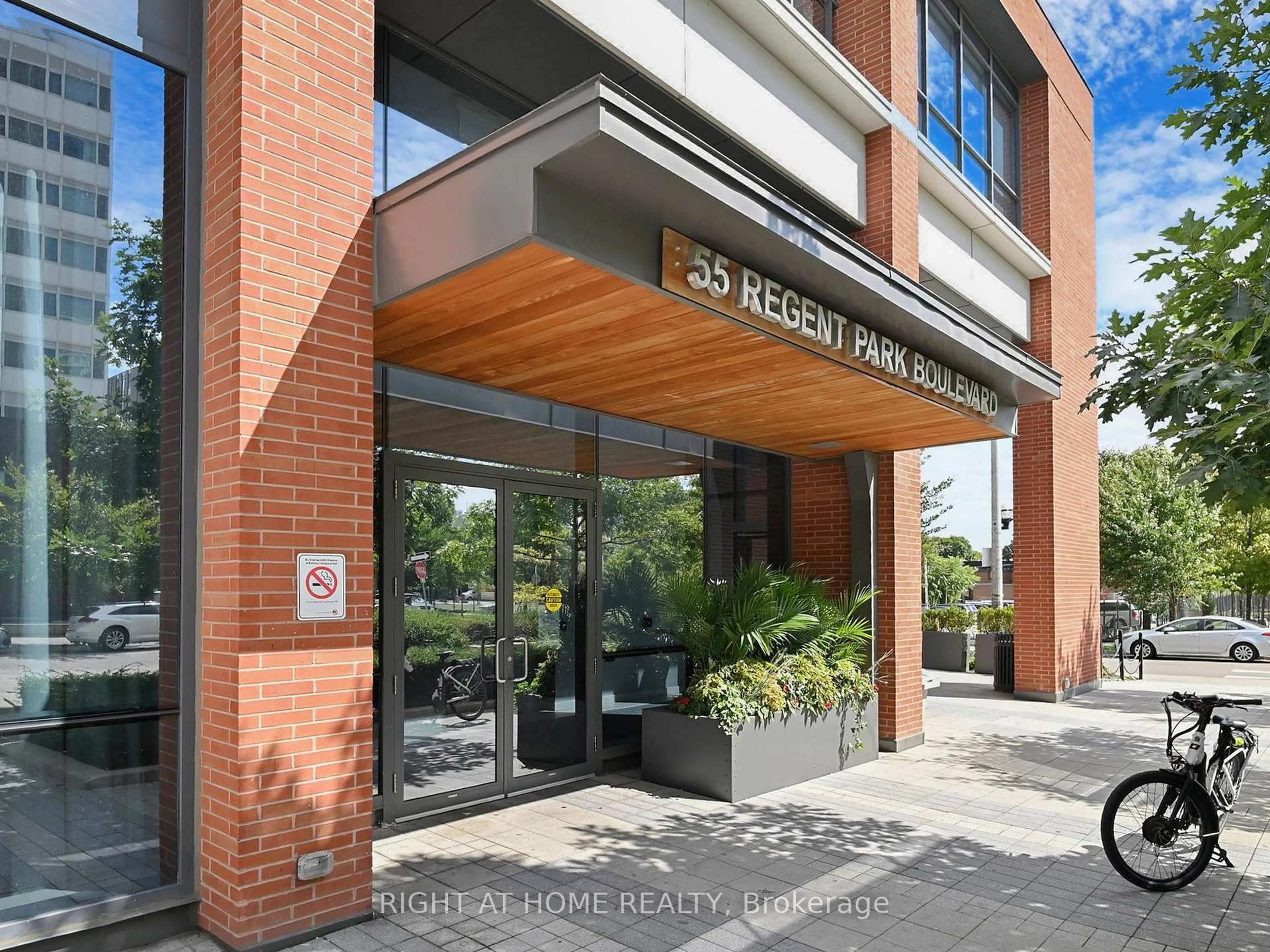 Indoor foyer for 55 Regent Park Blvd #1407, Toronto Ontario M5A 0C2