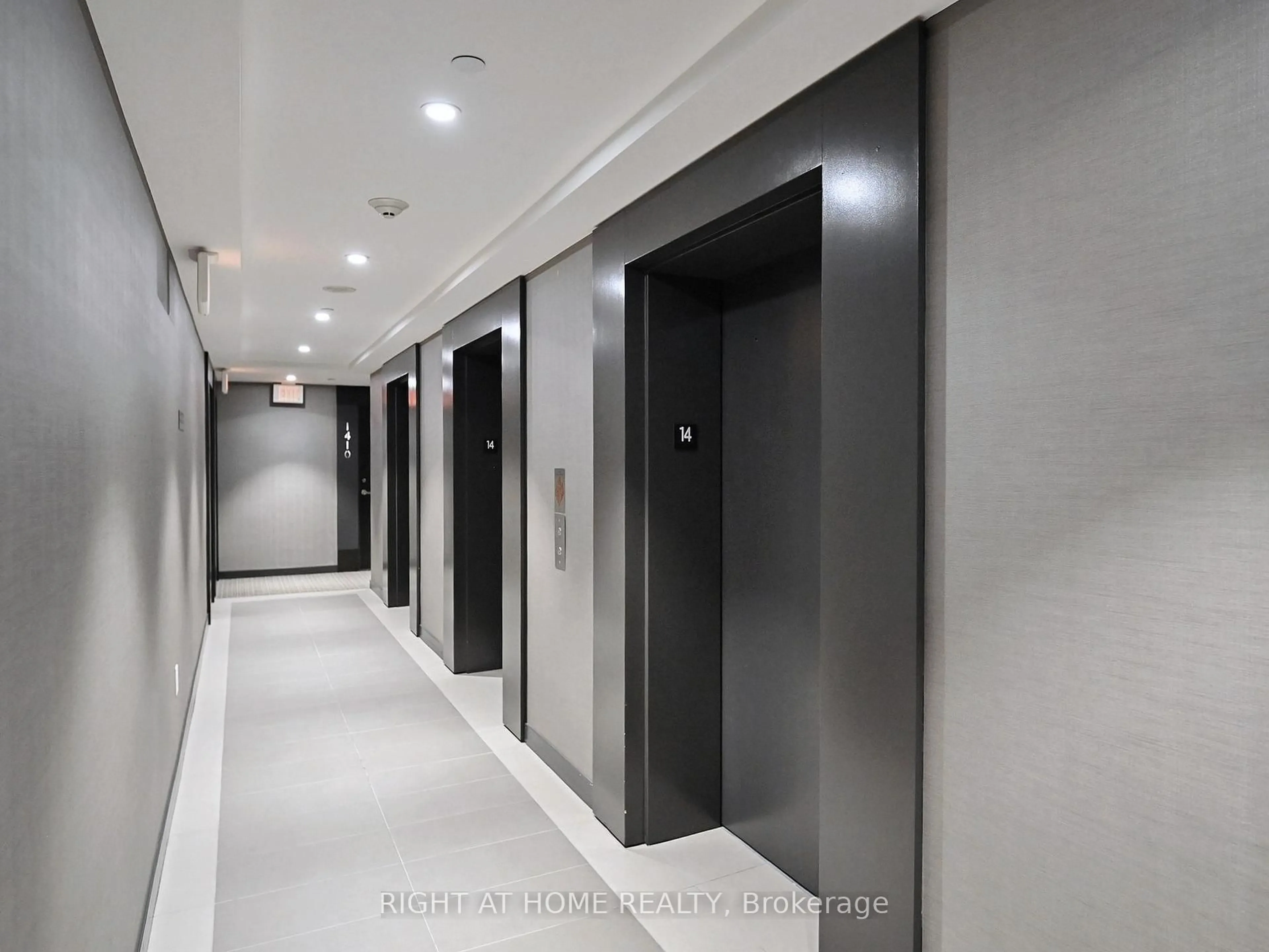 Indoor foyer for 55 Regent Park Blvd #1407, Toronto Ontario M5A 0C2