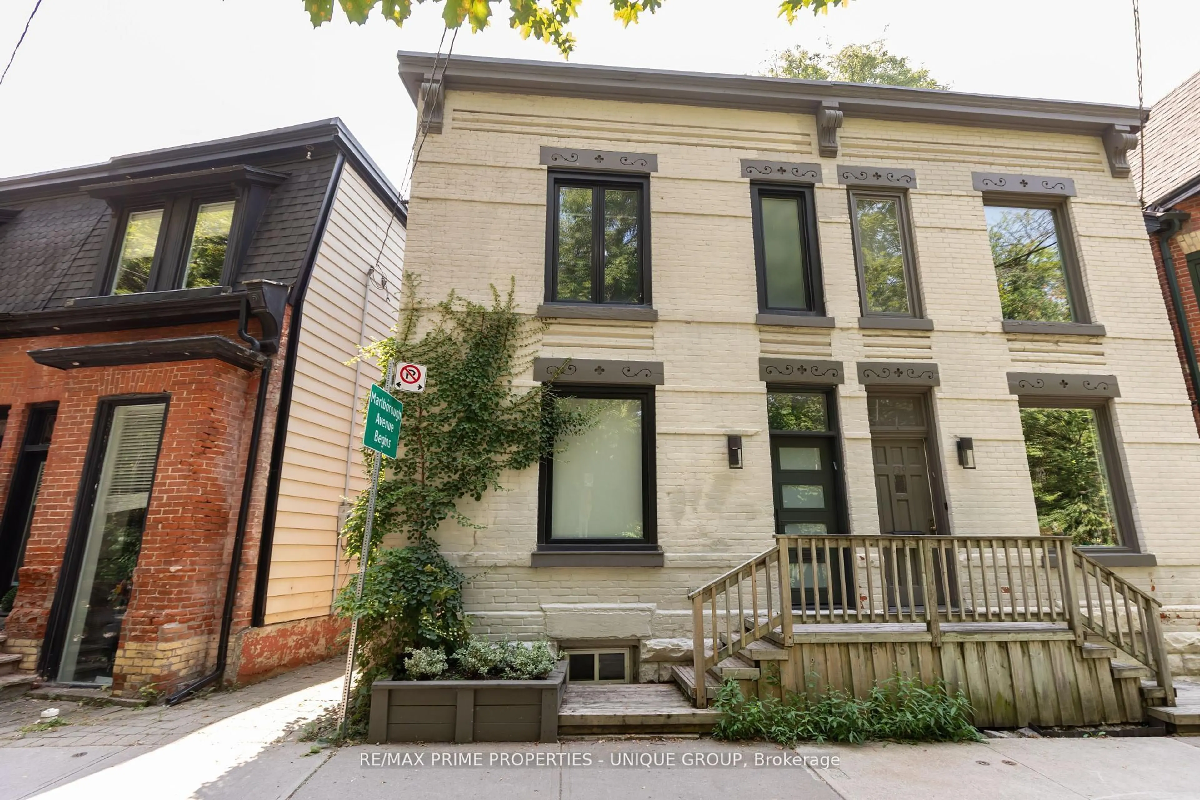 Home with brick exterior material, street for 137 Marlborough Pl, Toronto Ontario M5R 3J5