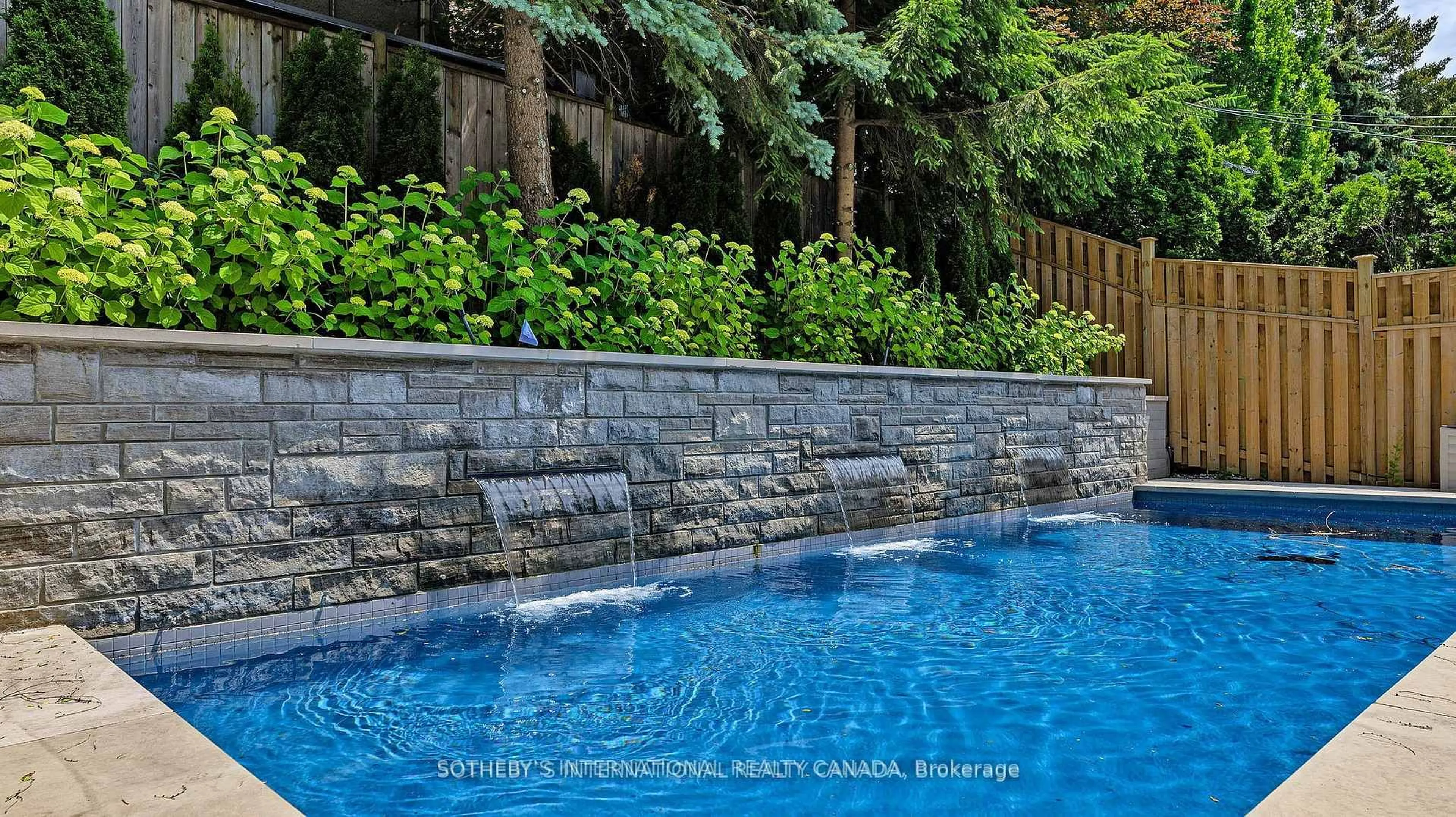 Pool for 101 Dunloe Rd, Toronto Ontario M5P 2T7