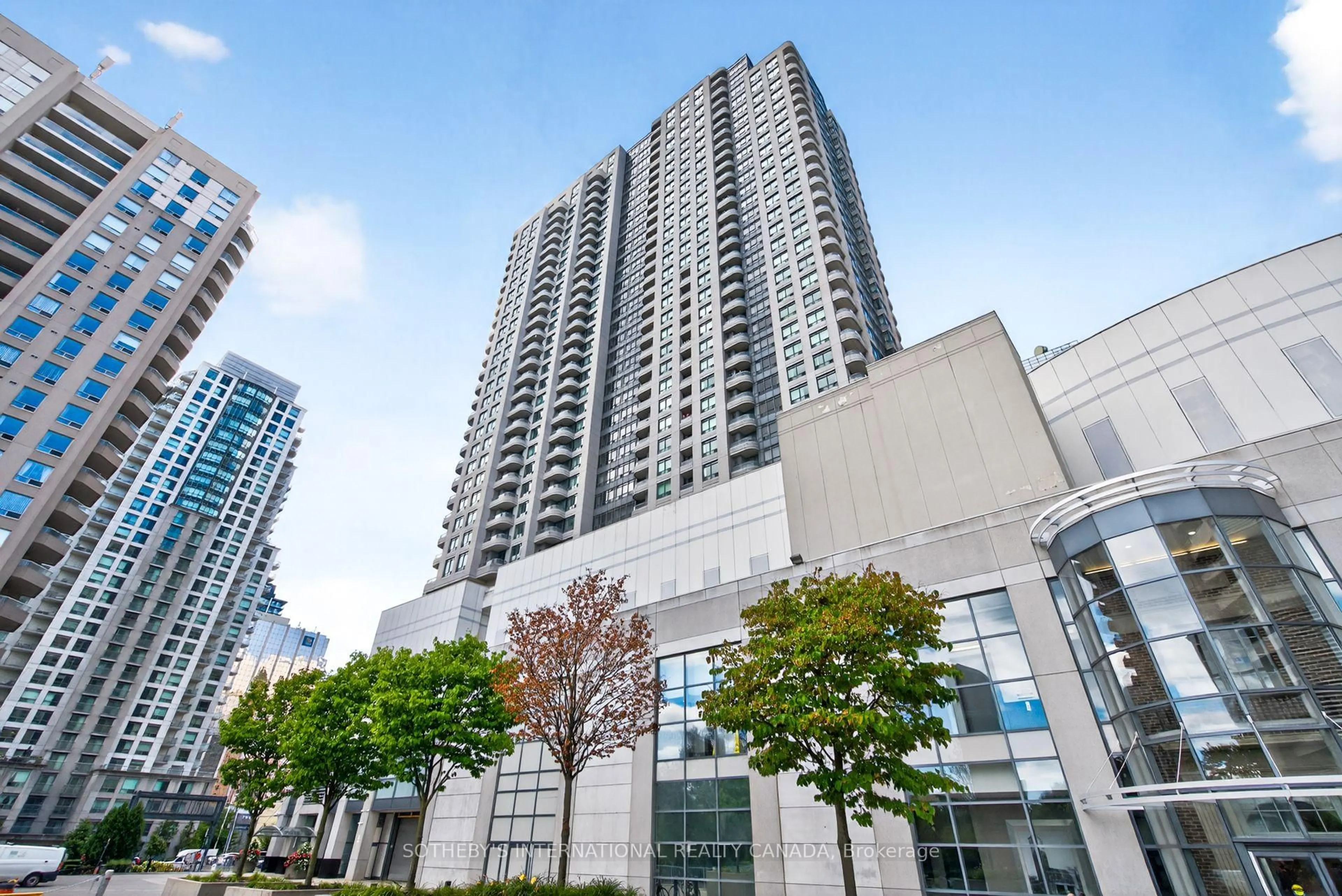 Patio, building for 8 Hillcrest Ave #PH101, Toronto Ontario M2N 6Y6