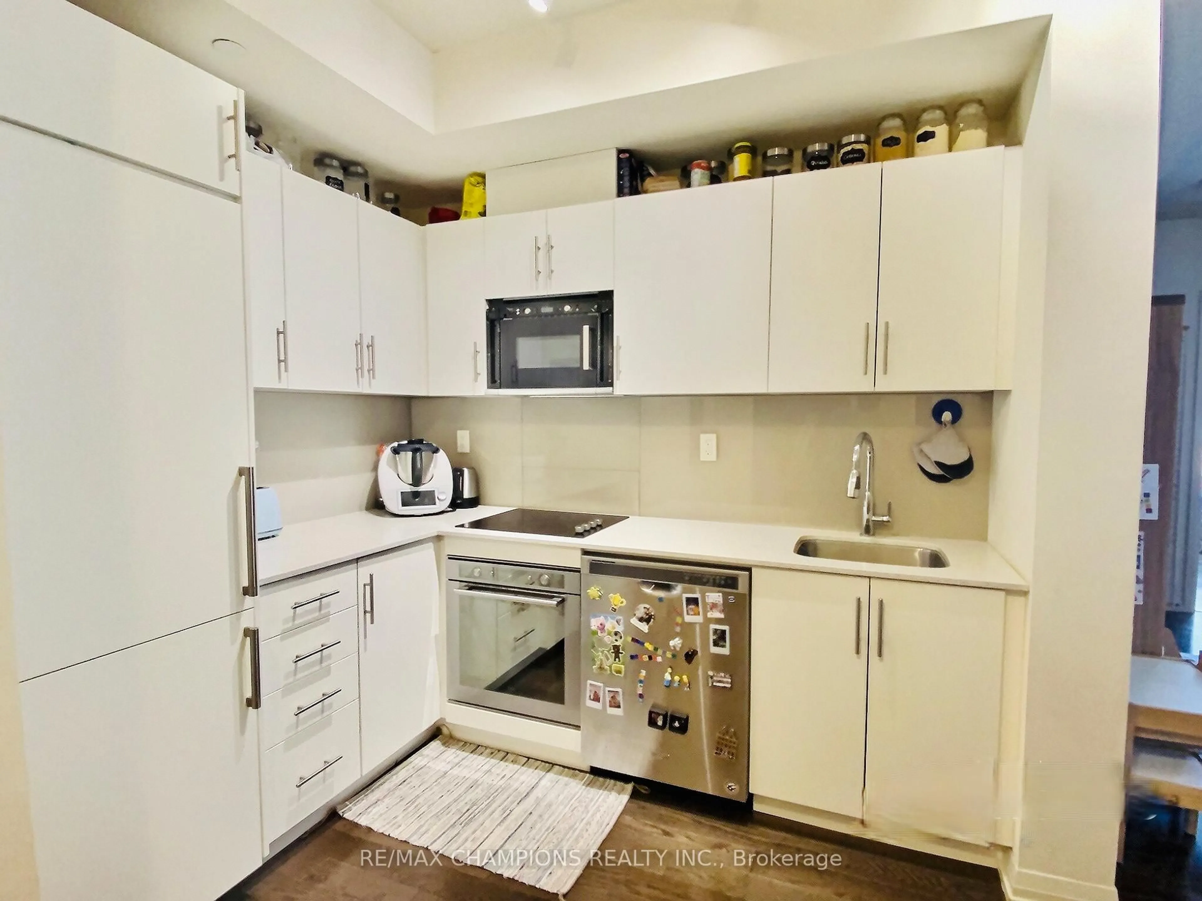 Standard kitchen, unknown for 460 Adelaide St #523, Toronto Ontario M5A 1N6