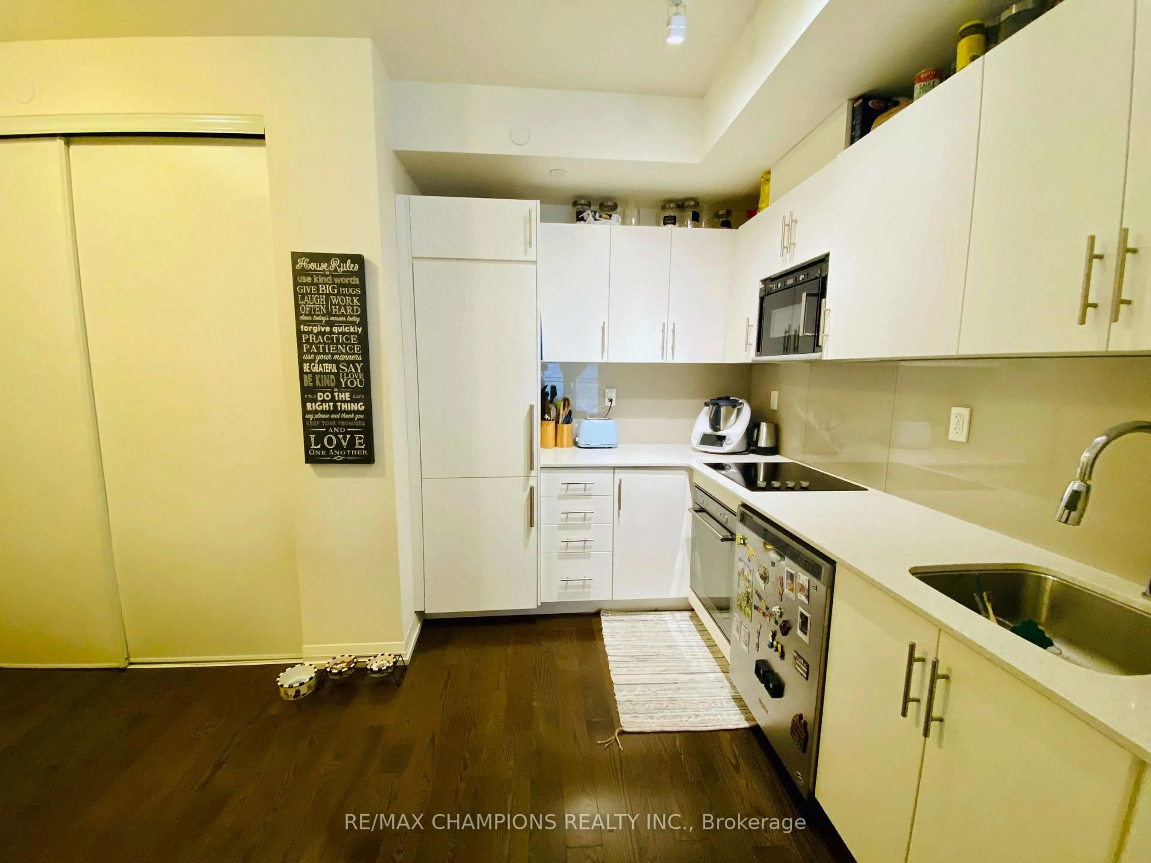 Standard kitchen, unknown for 460 Adelaide St #523, Toronto Ontario M5A 1N6