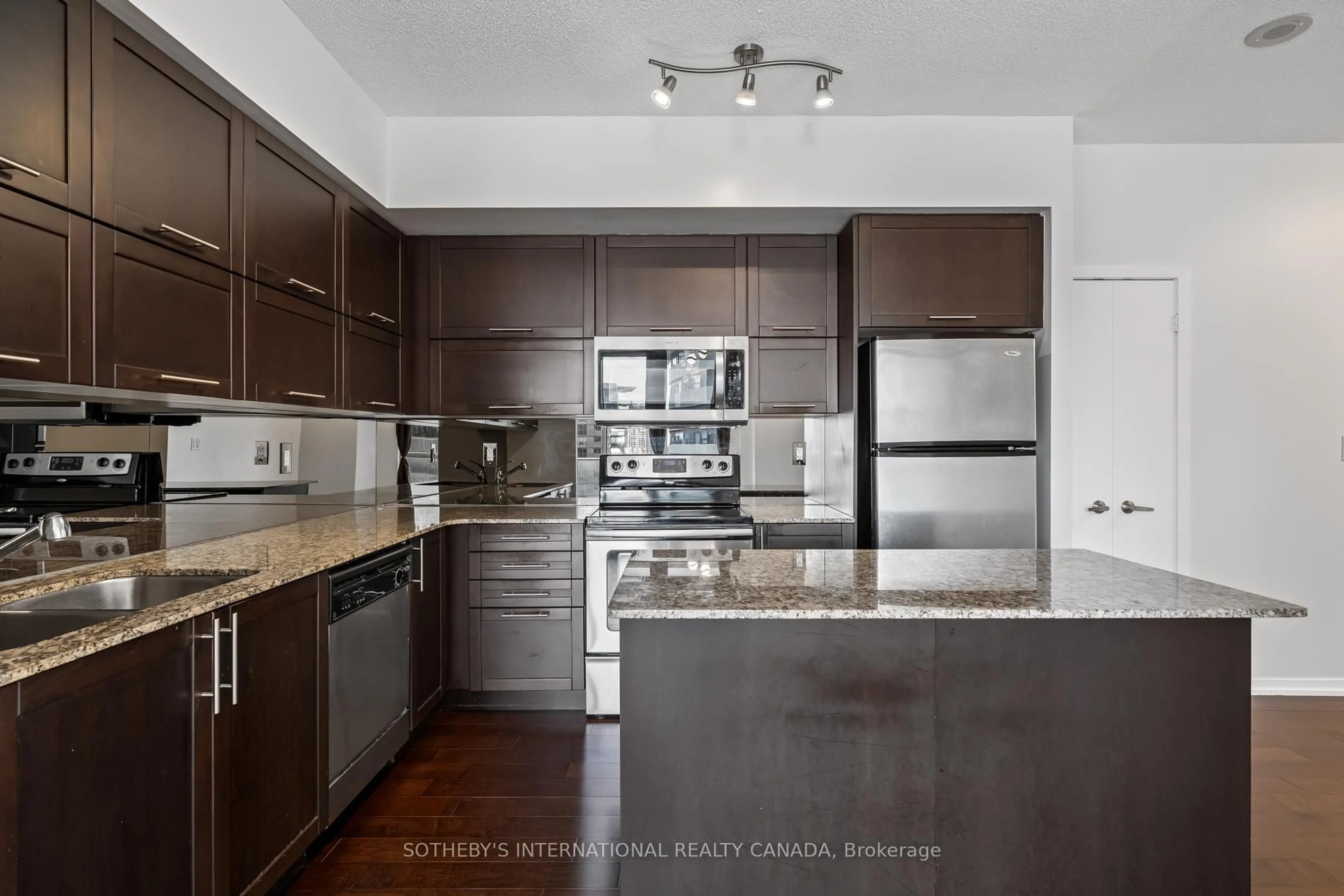 Standard kitchen, unknown for 55 Bremner Blvd #2701, Toronto Ontario M5J 0A6
