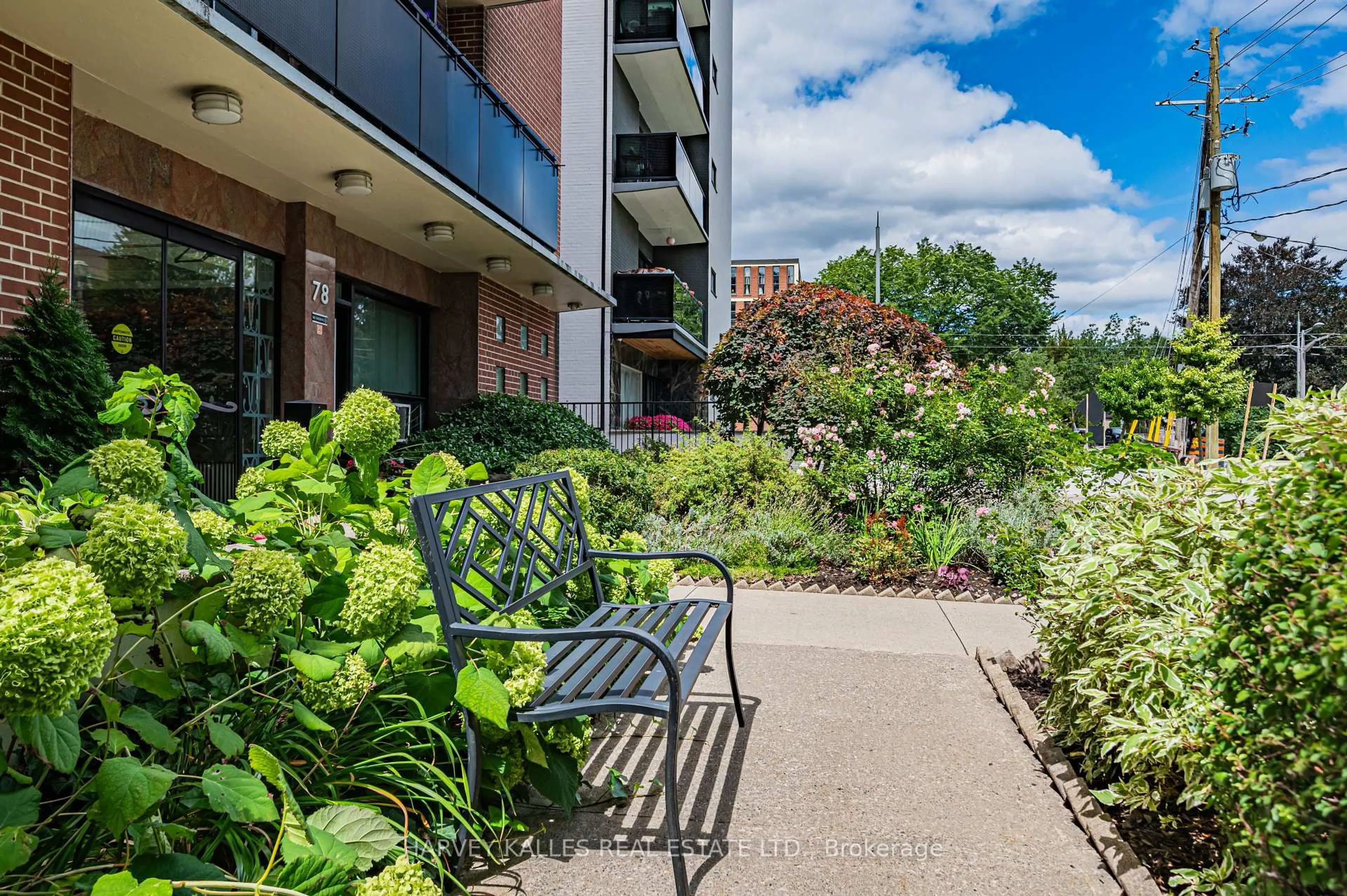 Patio, street for 78 Warren Rd #706, Toronto Ontario M4V 2R6