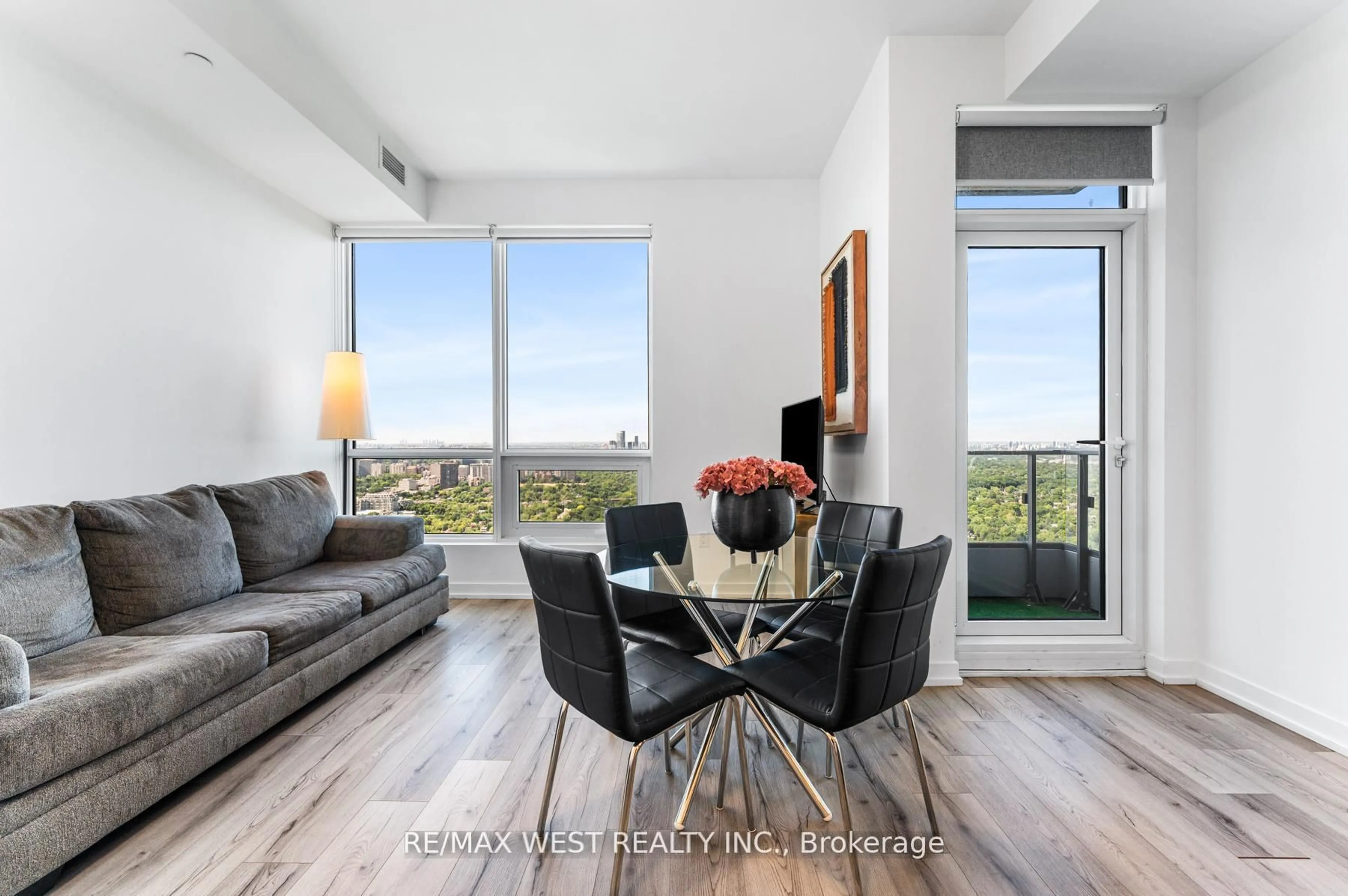 Living room with furniture, unknown for 395 Bloor St #5206, Toronto Ontario M4W 0B4